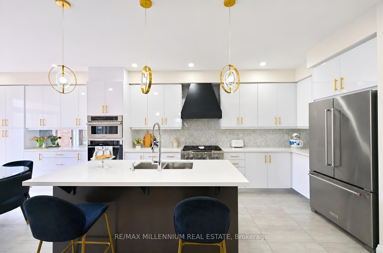 Photo 14 of 18 Boone Crescent, Vaughan, Kleinburg — HOMEH