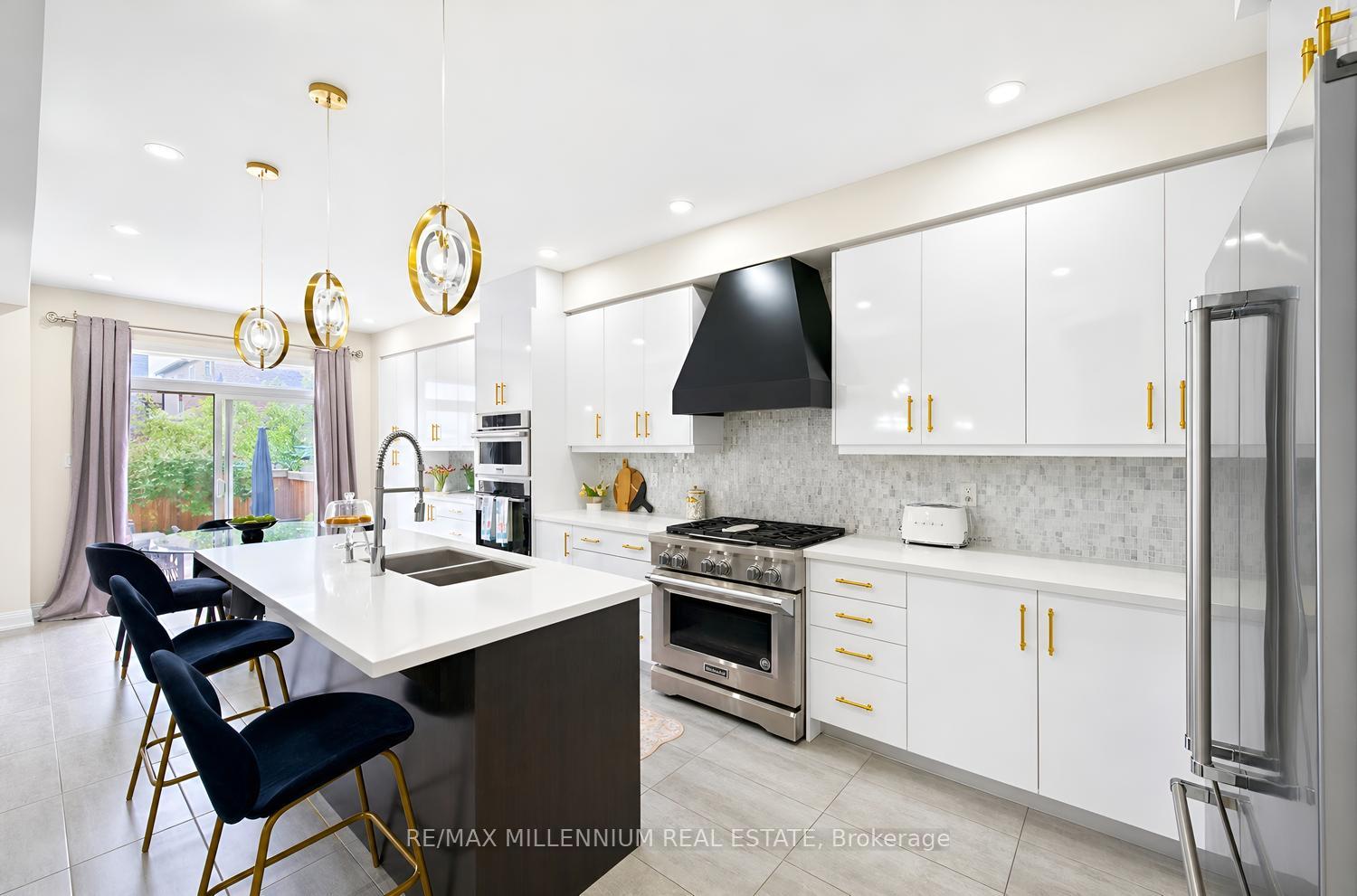 Photo 15 of 18 Boone Crescent, Vaughan, Kleinburg — HOMEH