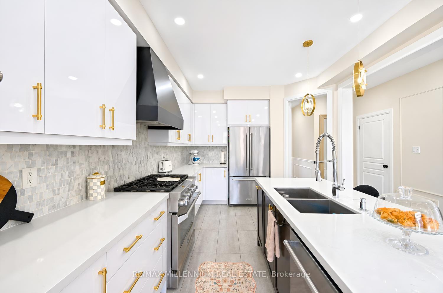 Photo 18 of 18 Boone Crescent, Vaughan, Kleinburg — HOMEH