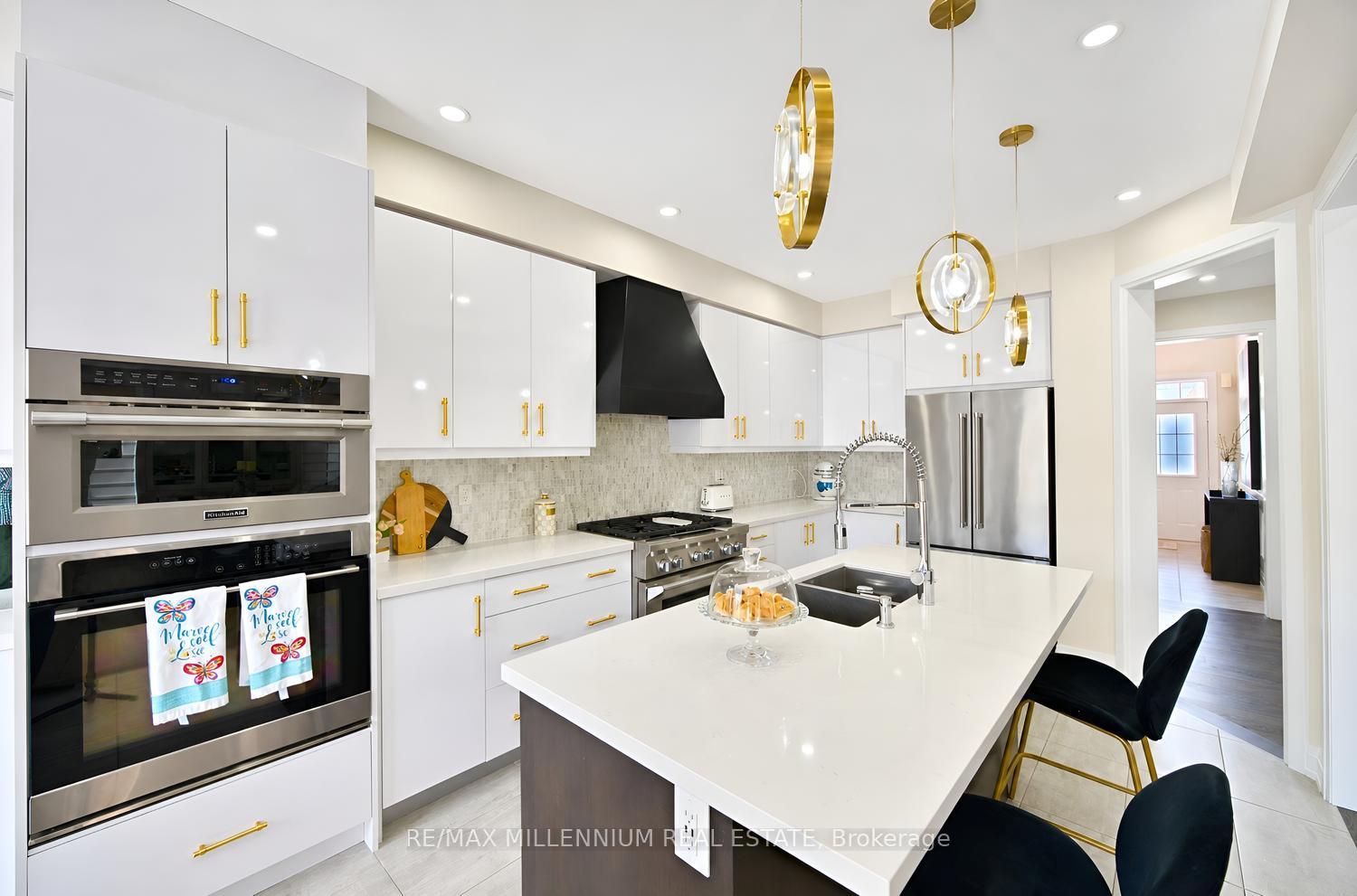 Photo 19 of 18 Boone Crescent, Vaughan, Kleinburg — HOMEH