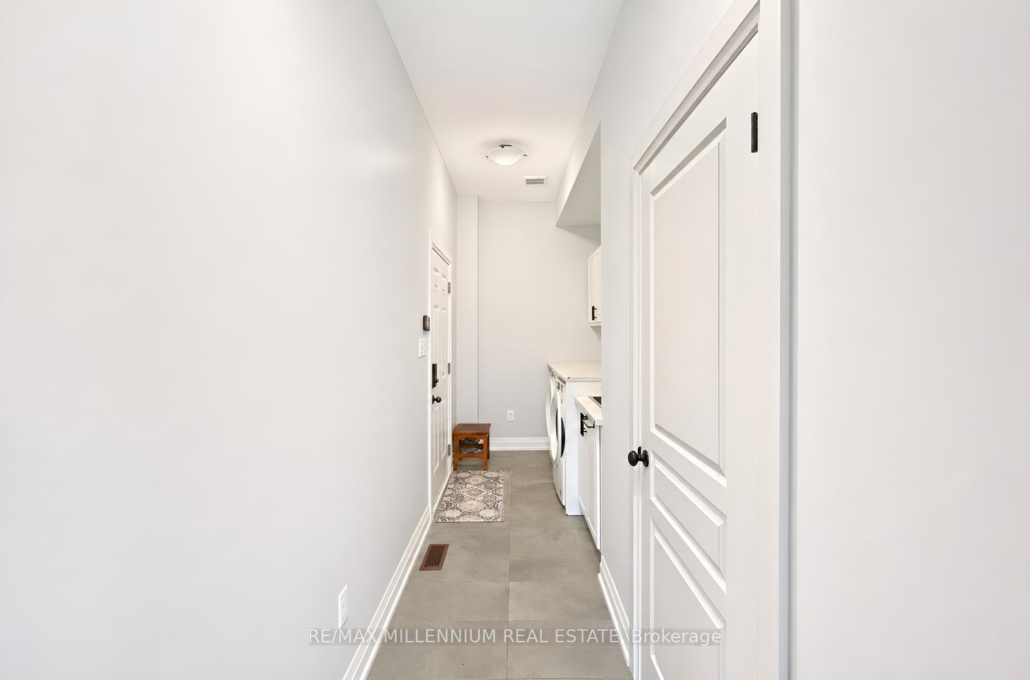 Photo 20 of 18 Boone Crescent, Vaughan, Kleinburg — HOMEH