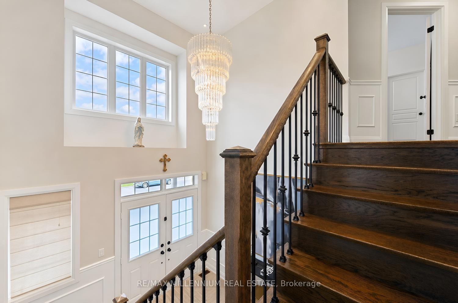 Photo 24 of 18 Boone Crescent, Vaughan, Kleinburg — HOMEH