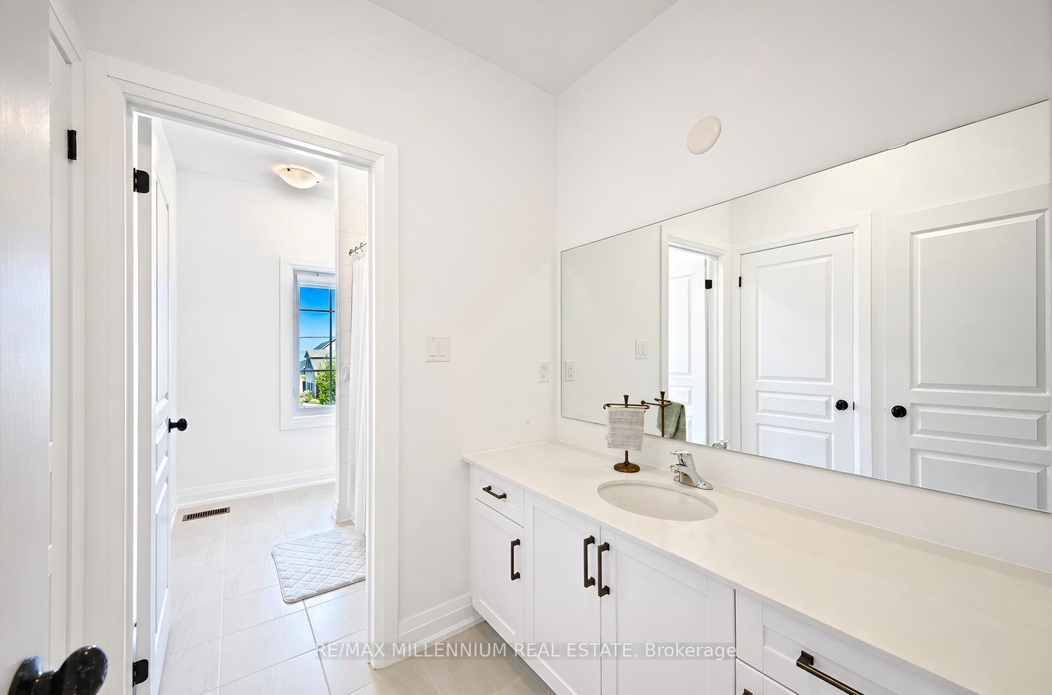 Photo 35 of 18 Boone Crescent, Vaughan, Kleinburg — HOMEH