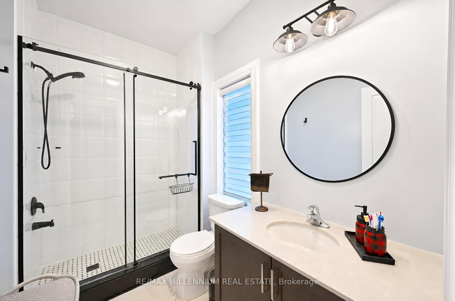 Photo 37 of 18 Boone Crescent, Vaughan, Kleinburg — HOMEH