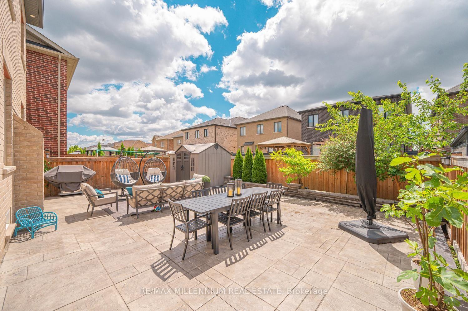 Photo 38 of 18 Boone Crescent, Vaughan, Kleinburg — HOMEH