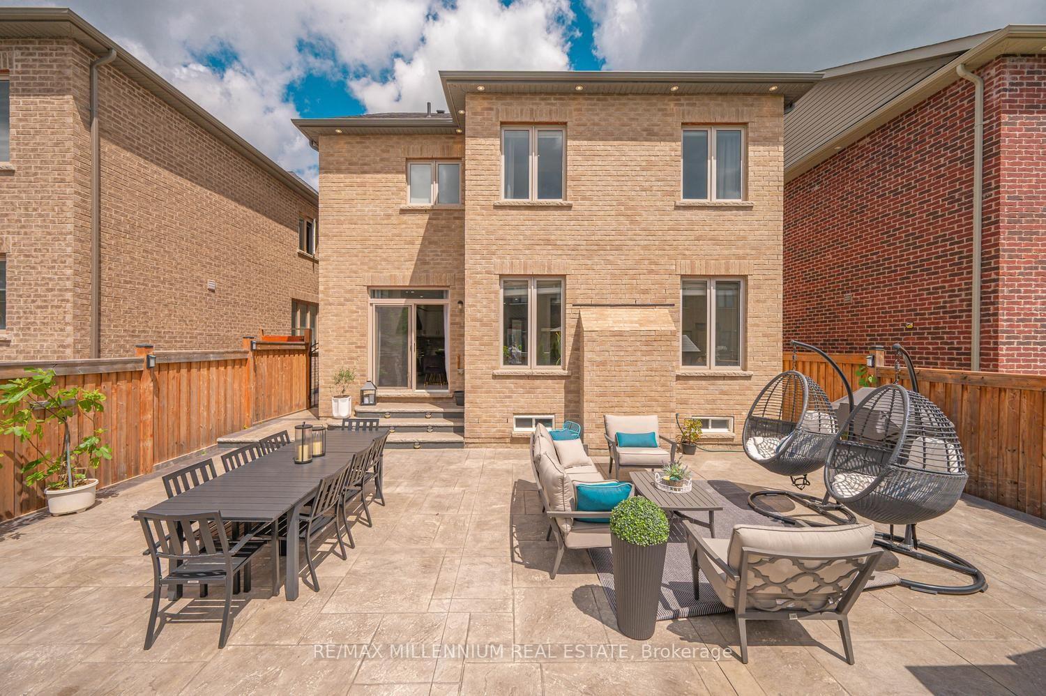 Photo 39 of 18 Boone Crescent, Vaughan, Kleinburg — HOMEH