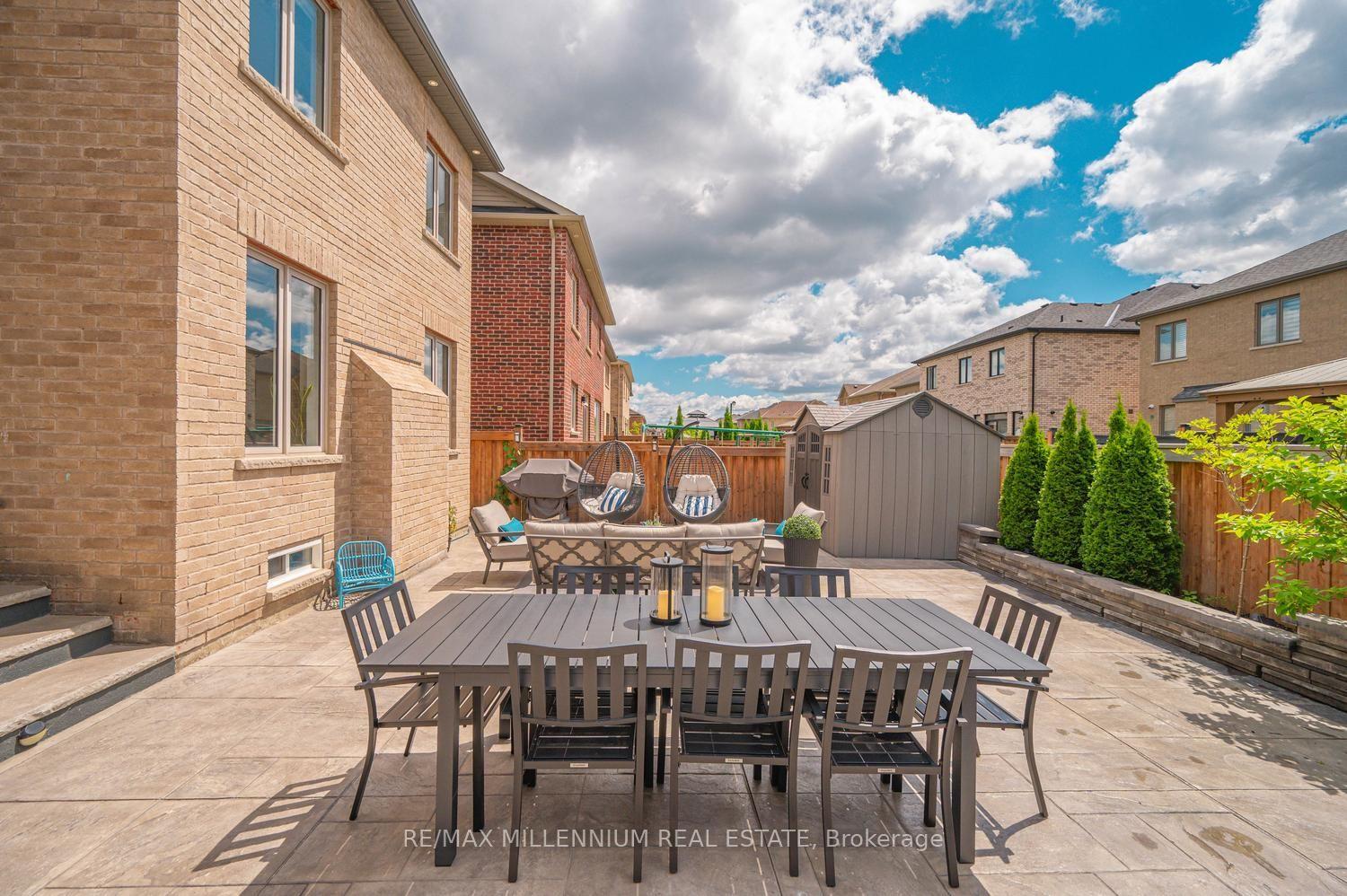 Photo 42 of 18 Boone Crescent, Vaughan, Kleinburg — HOMEH