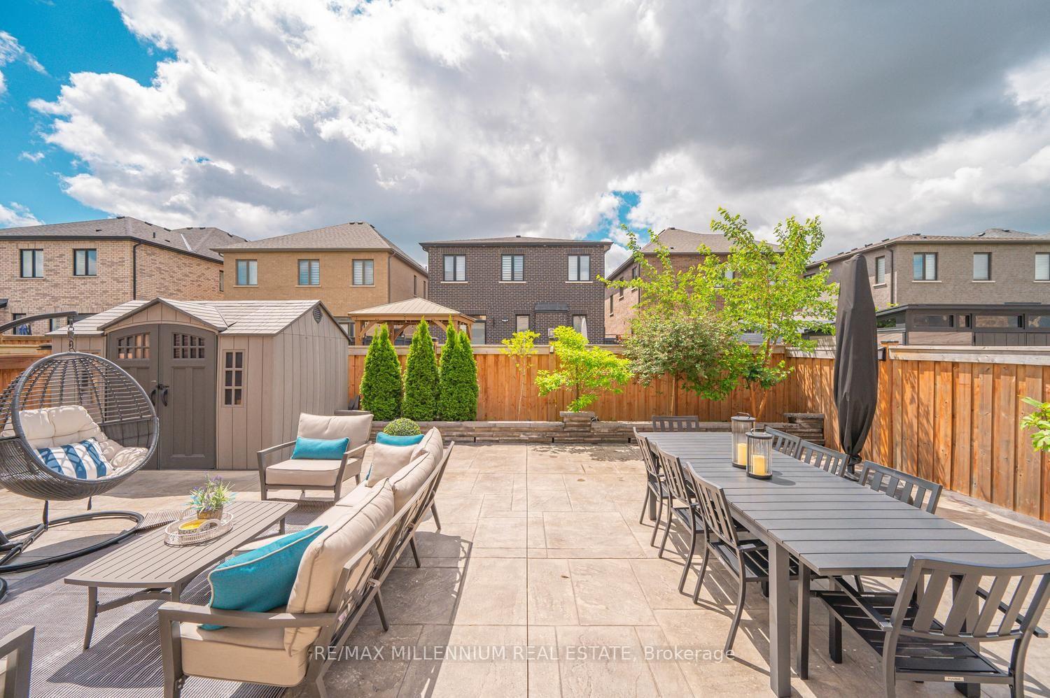 Photo 43 of 18 Boone Crescent, Vaughan, Kleinburg — HOMEH