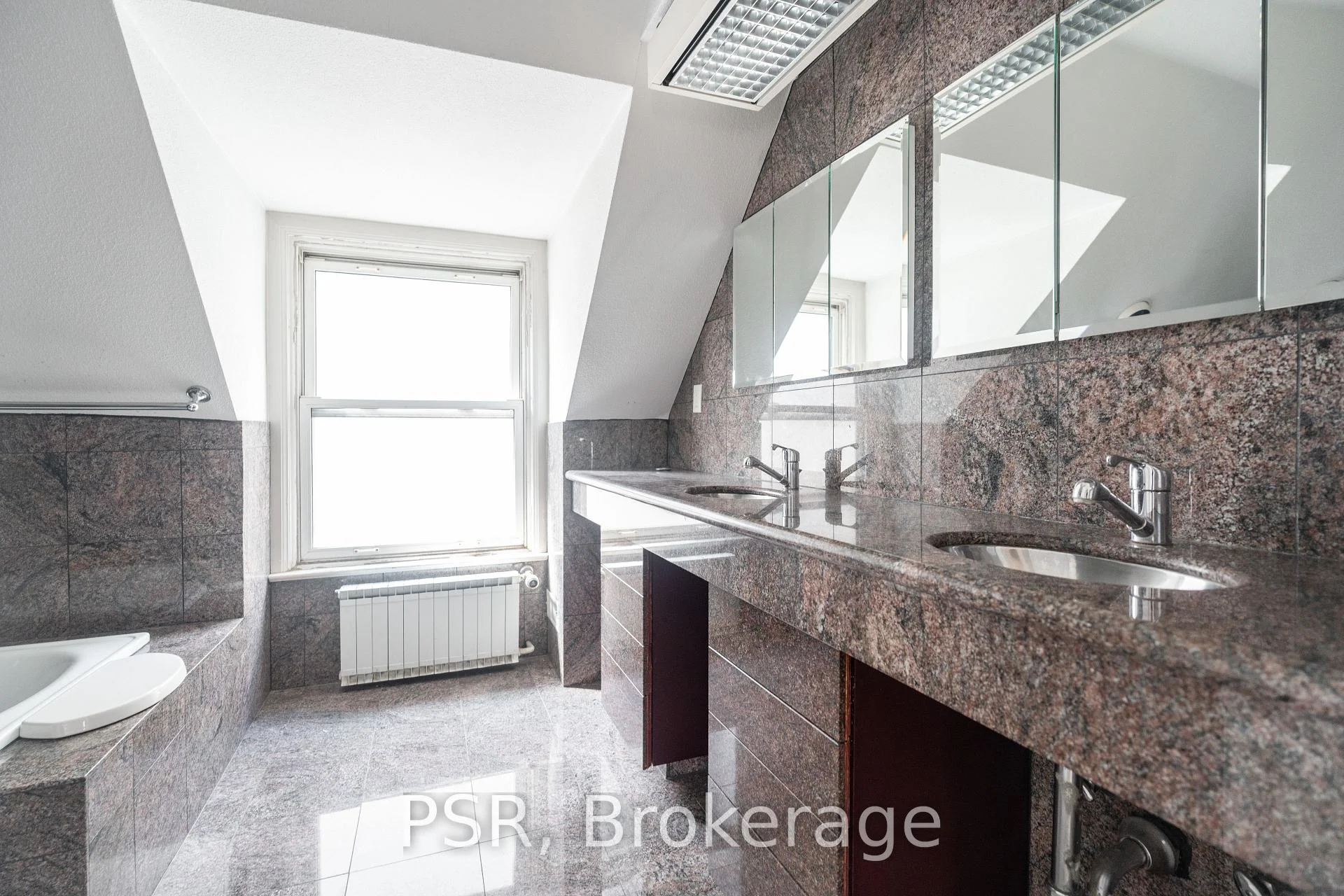 Photo 6 of Unit 3RD FL, 25 Coulson Avenue, Toronto, Forest Hill South — HOMEH
