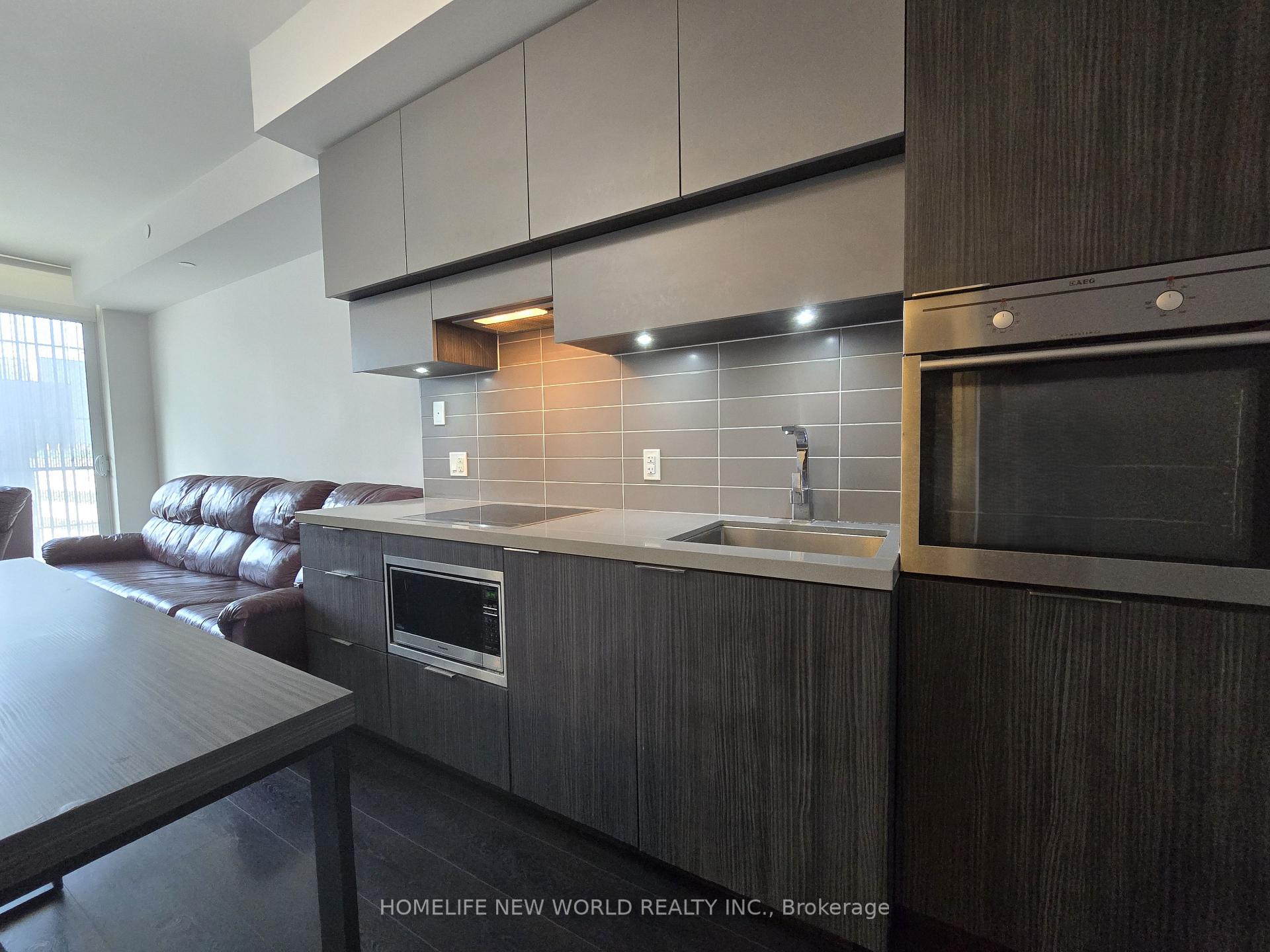 Photo 2 of Unit 506, 8 Eglinton Avenue E, Toronto, Mount Pleasant West — HOMEH