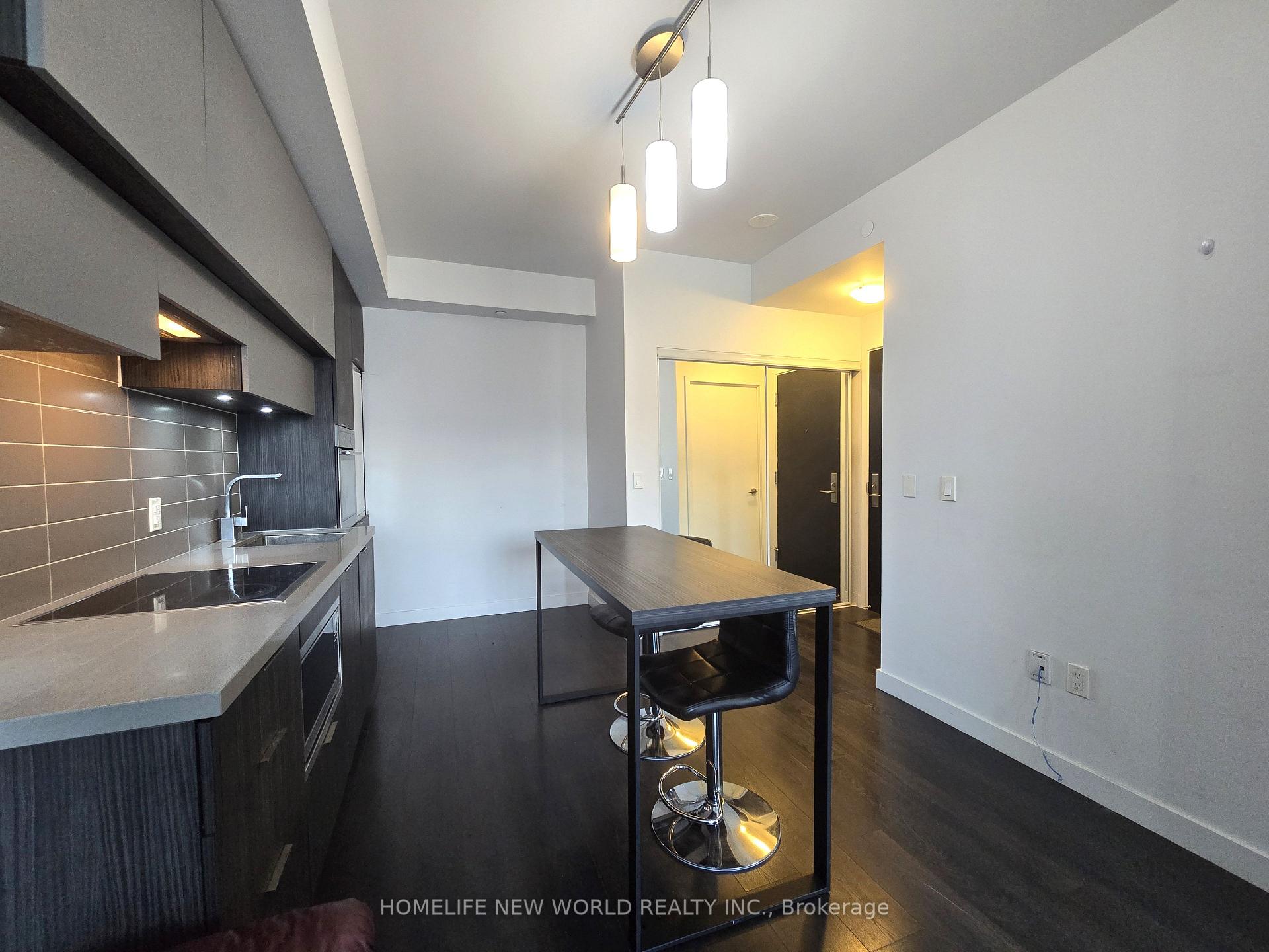 Photo 3 of Unit 506, 8 Eglinton Avenue E, Toronto, Mount Pleasant West — HOMEH