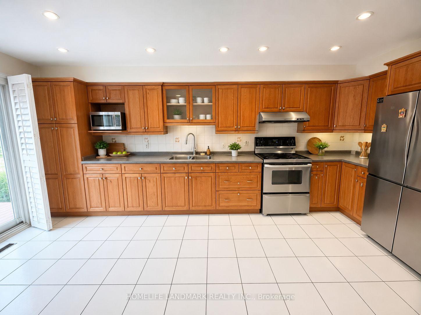 Photo 2 of 4674 Antelope Crescent, Mississauga, Hurontario — HOMEH