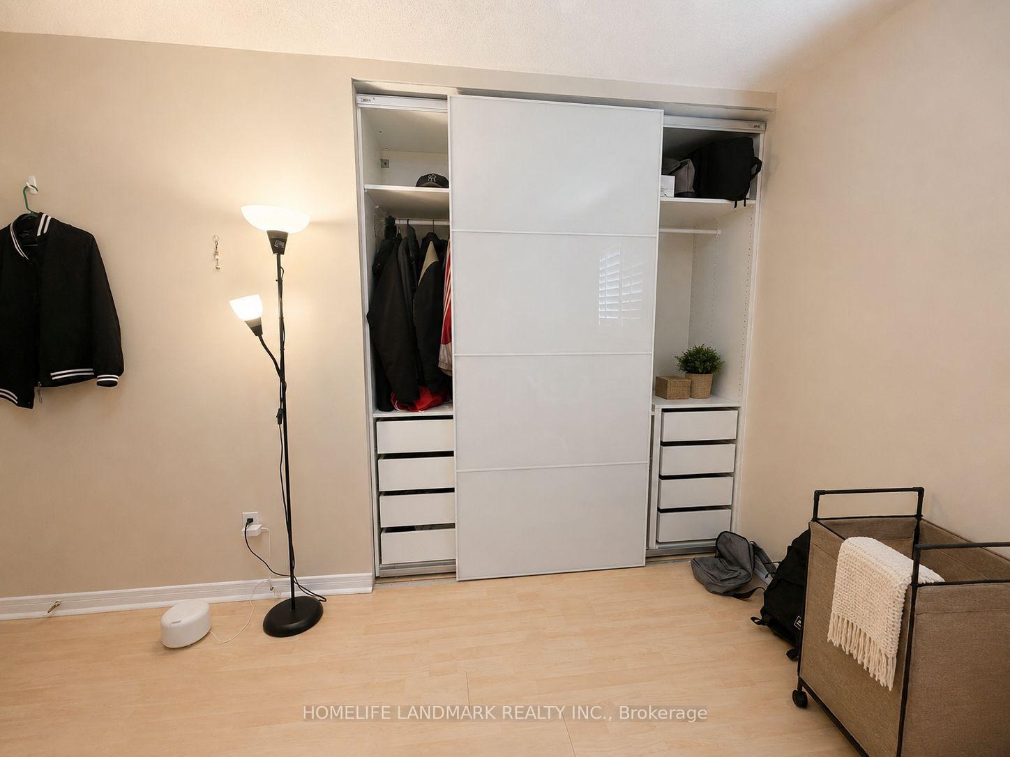 Photo 3 of 4674 Antelope Crescent, Mississauga, Hurontario — HOMEH