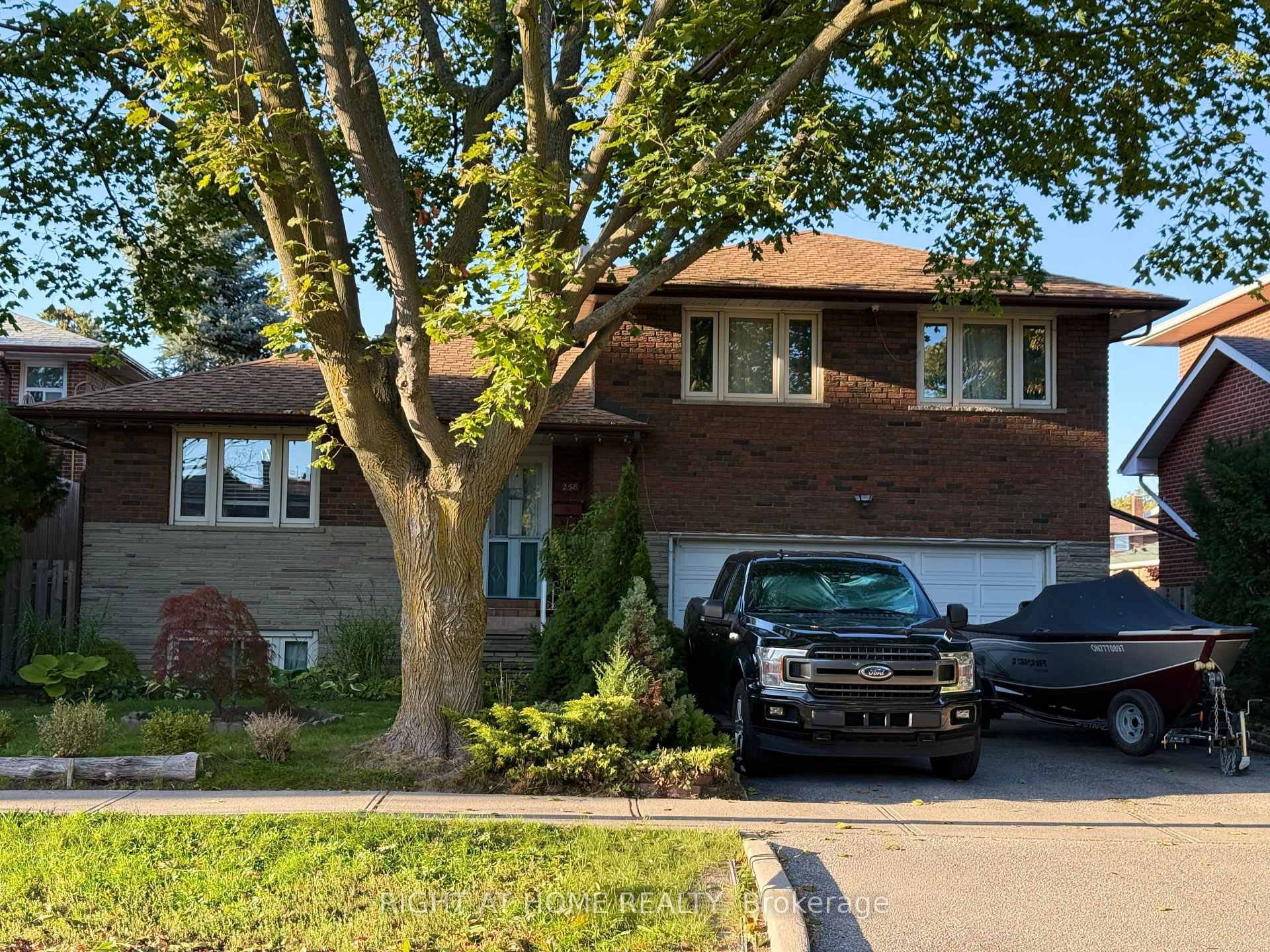 Front of 258 La Rose Avenue