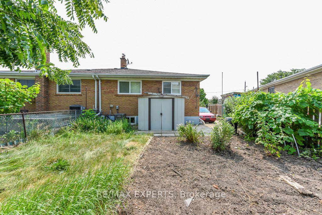Photo 20 of 22 Rubydale Gardens, North York, Humber Summit — HOMEH