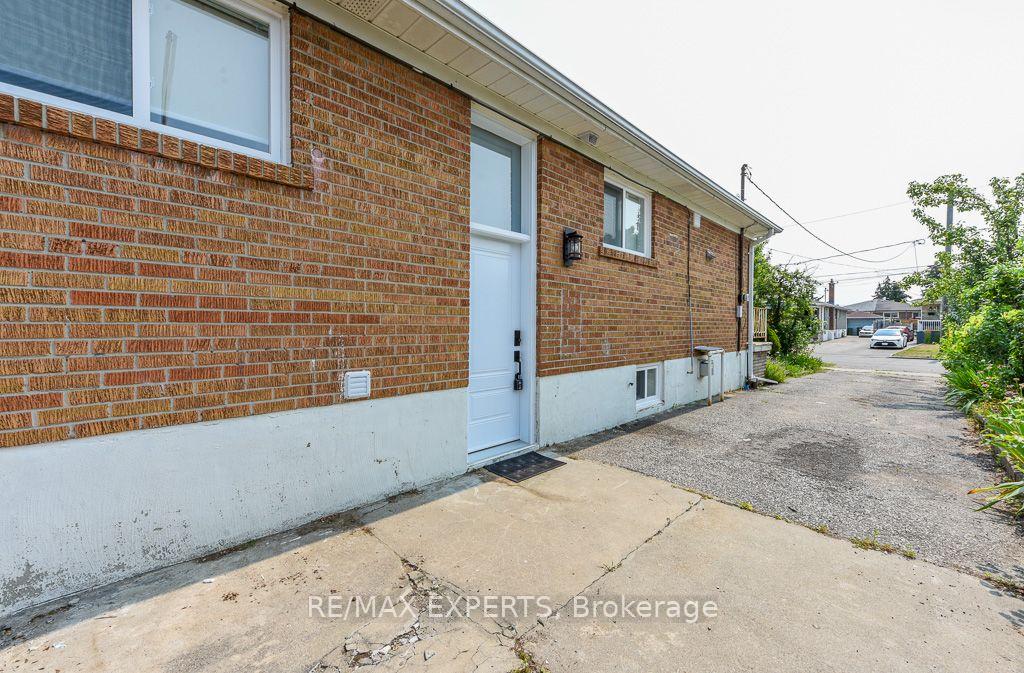 Photo 23 of 22 Rubydale Gardens, North York, Humber Summit — HOMEH