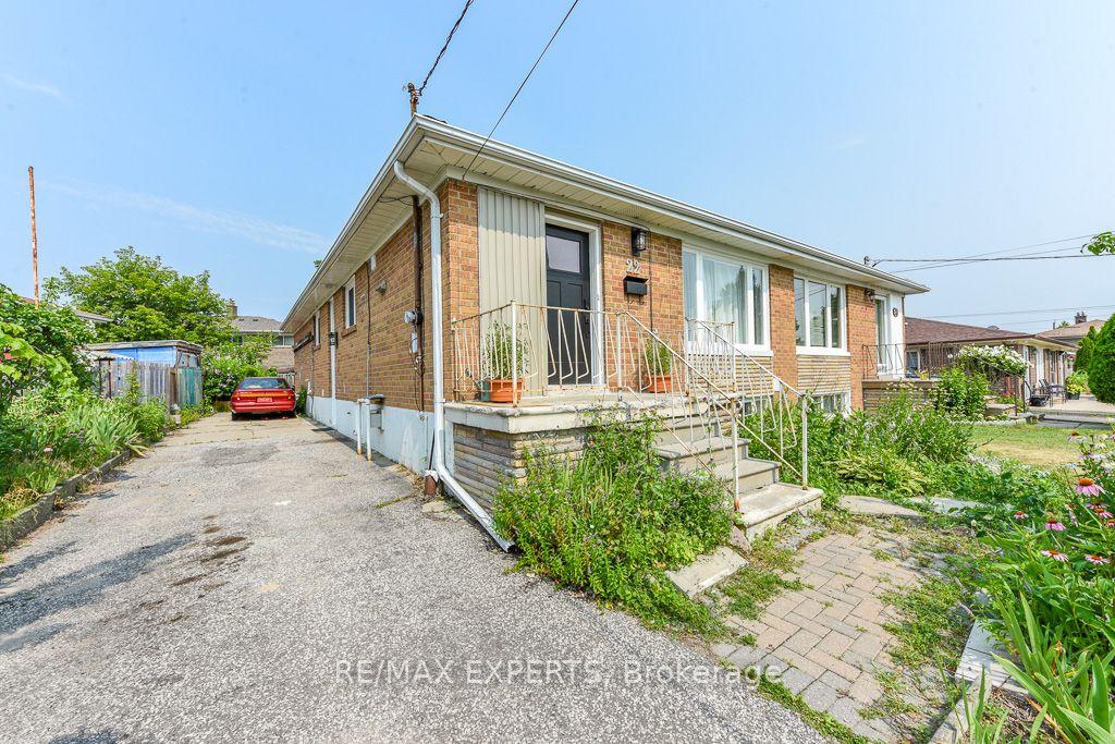 Photo 25 of 22 Rubydale Gardens, North York, Humber Summit — HOMEH