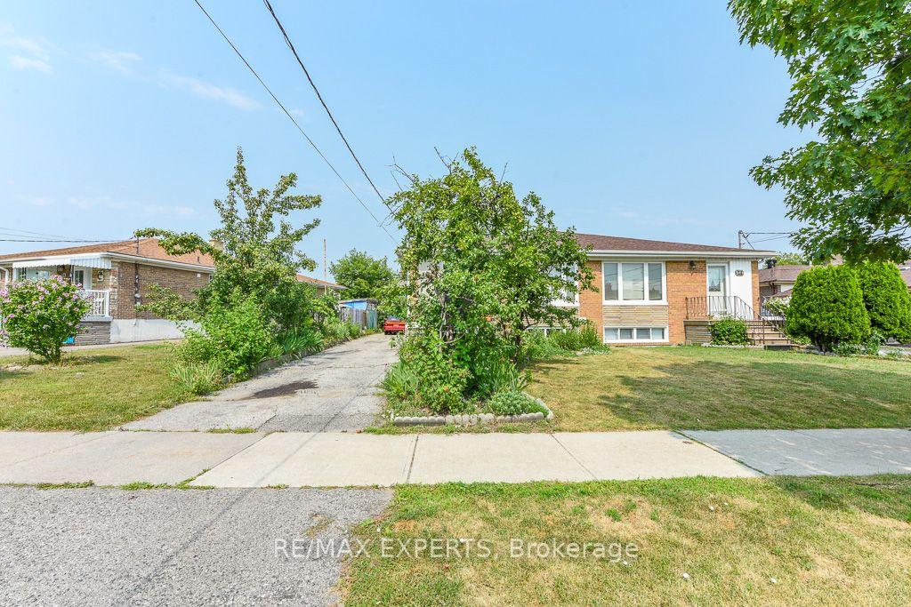 Photo 27 of 22 Rubydale Gardens, North York, Humber Summit — HOMEH