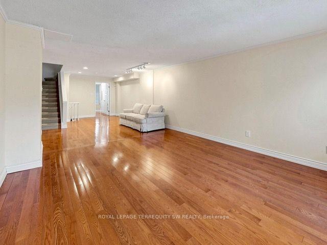 Photo 6 of 601 Roehampton Avenue, Toronto, Mount Pleasant East — HOMEH