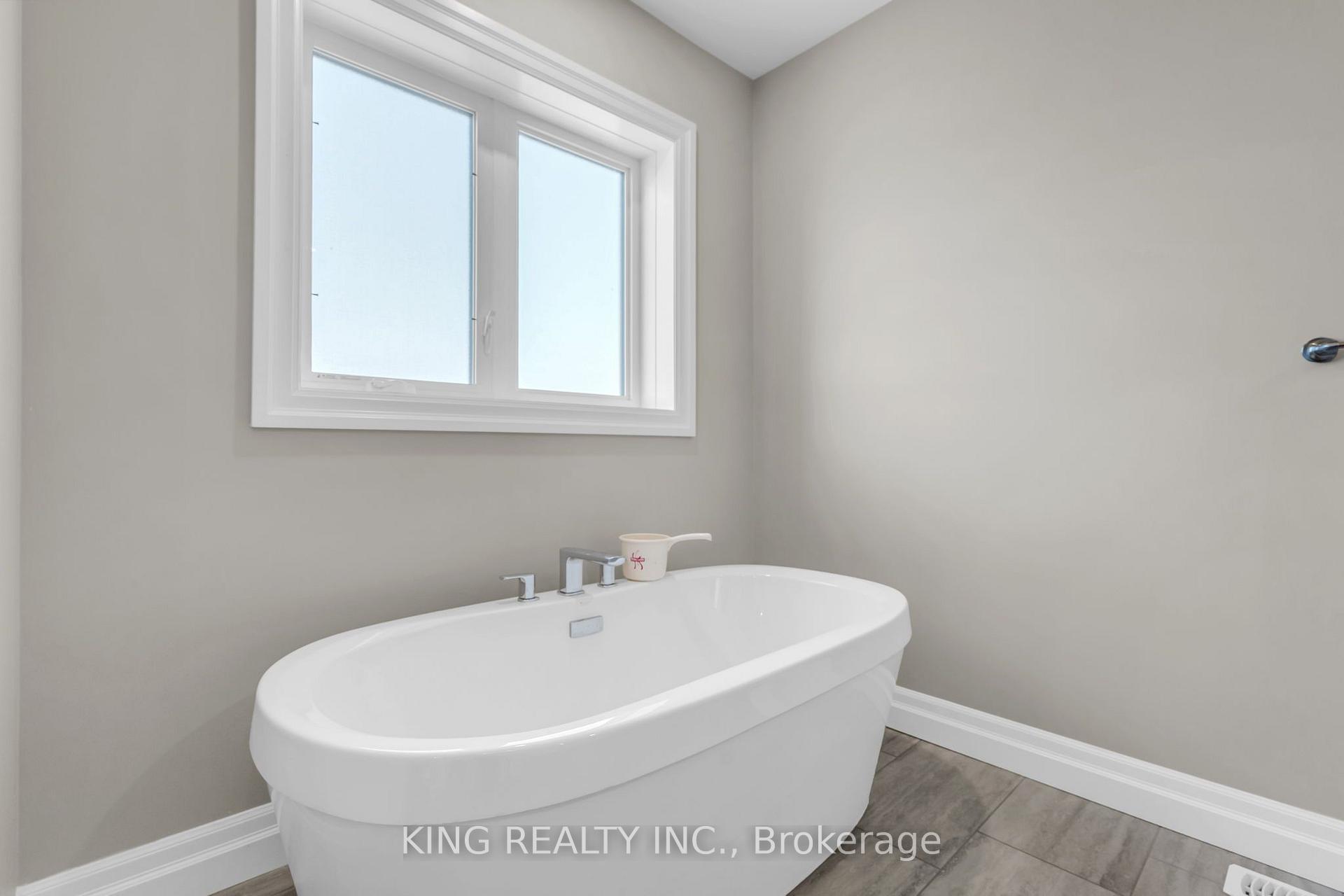 Photo 29 of Unit 33, 1061 Eagletrace Drive, London, North S — HOMEH