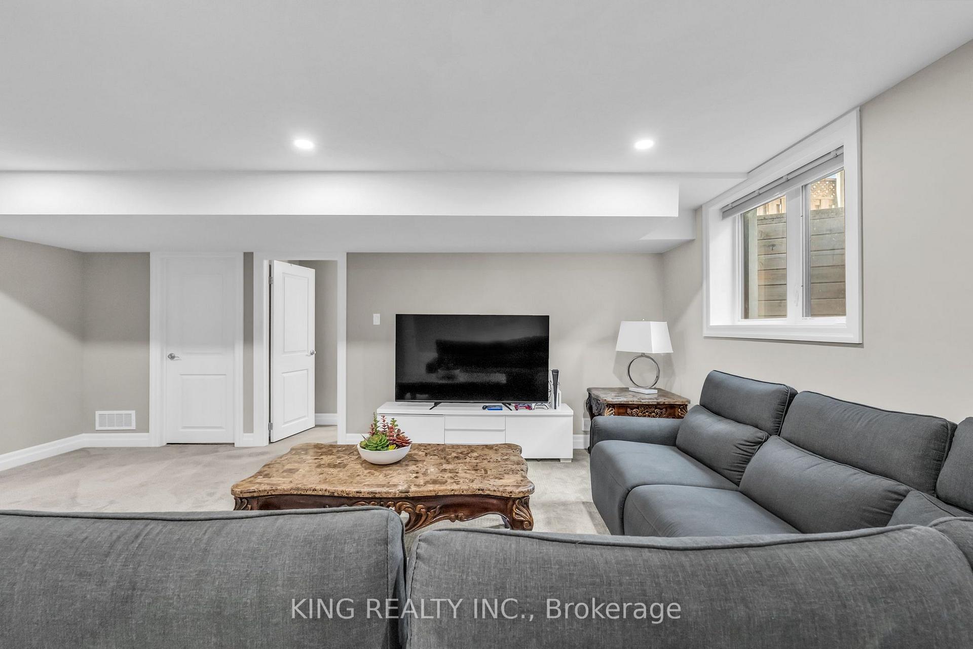 Photo 33 of Unit 33, 1061 Eagletrace Drive, London, North S — HOMEH