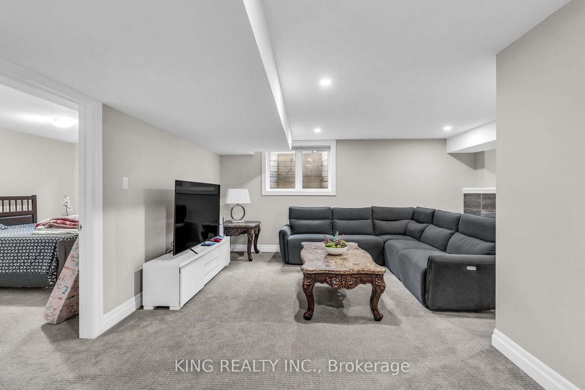 Photo 34 of Unit 33, 1061 Eagletrace Drive, London, North S — HOMEH