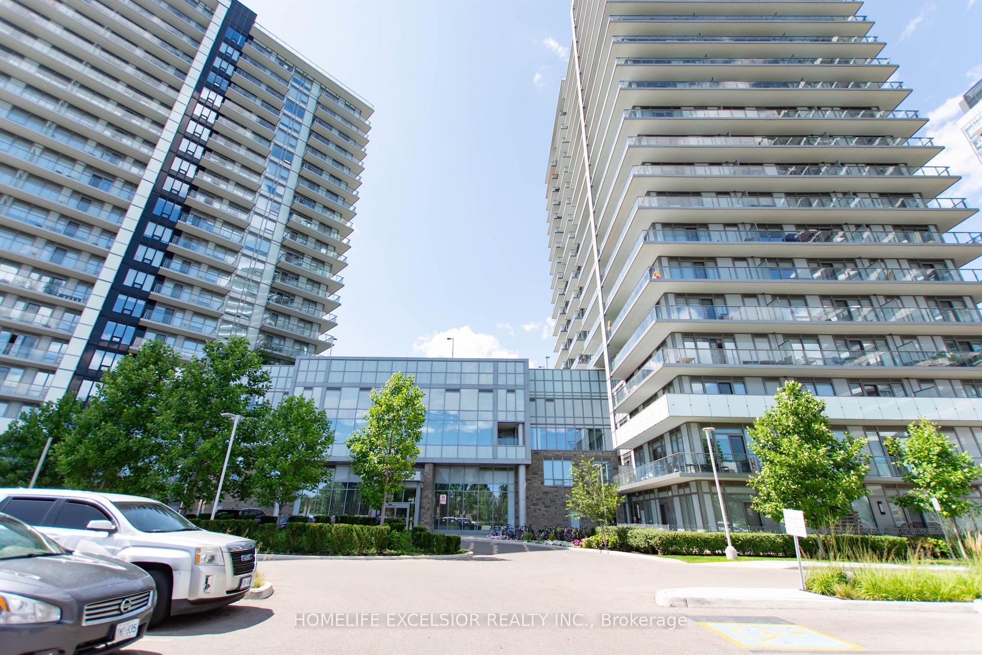 Front of Unit 804, 4675 Metcalfe Avenue