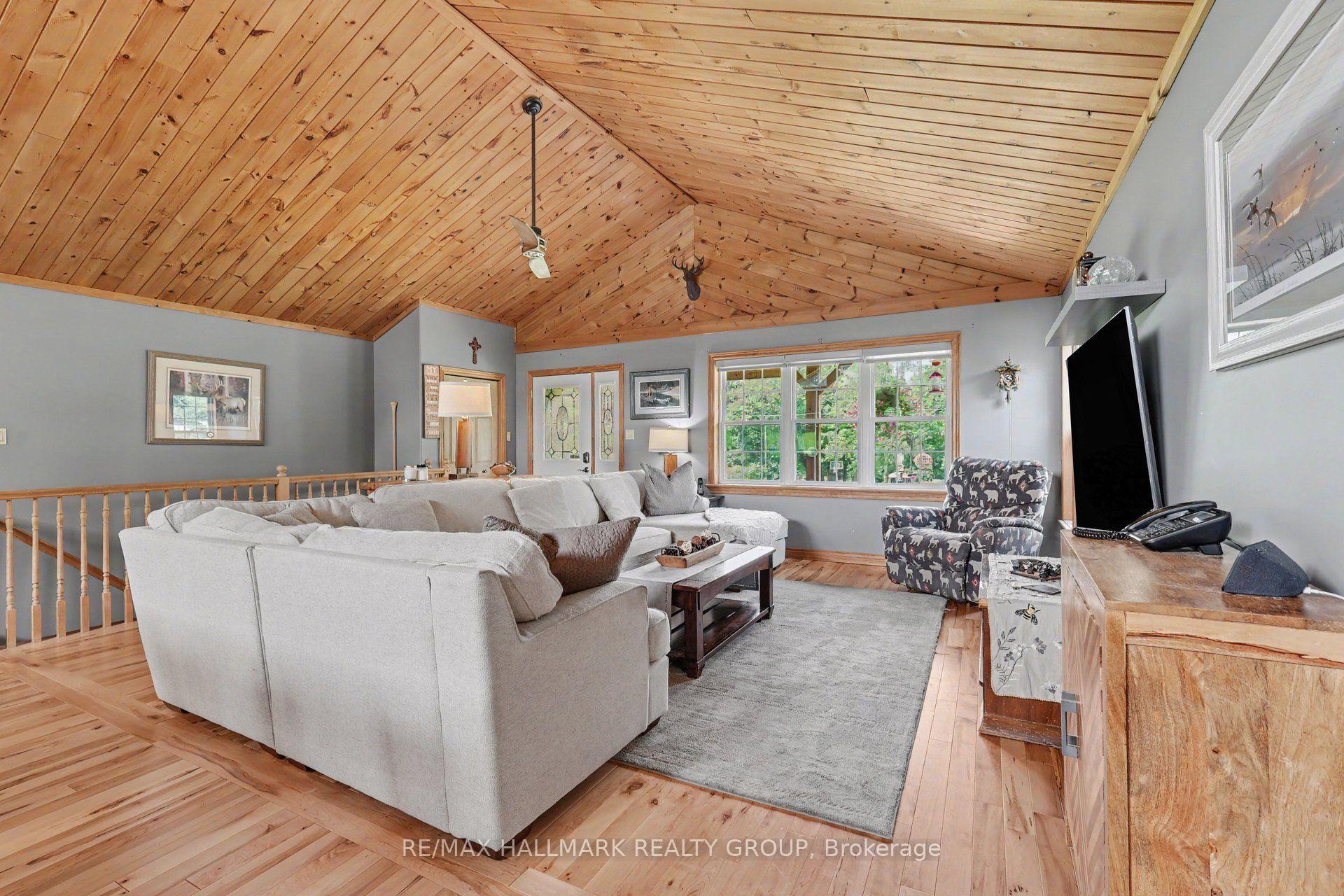 Photo 5 of 117 Lorlei Drive, McNab/Braeside, Mcnab/Braeside Twps — HOMEH