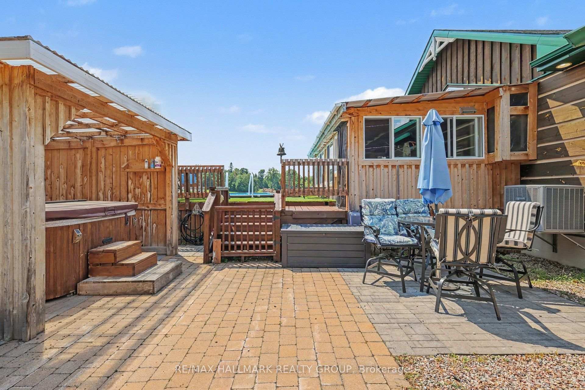 Photo 40 of 117 Lorlei Drive, McNab/Braeside, Mcnab/Braeside Twps — HOMEH