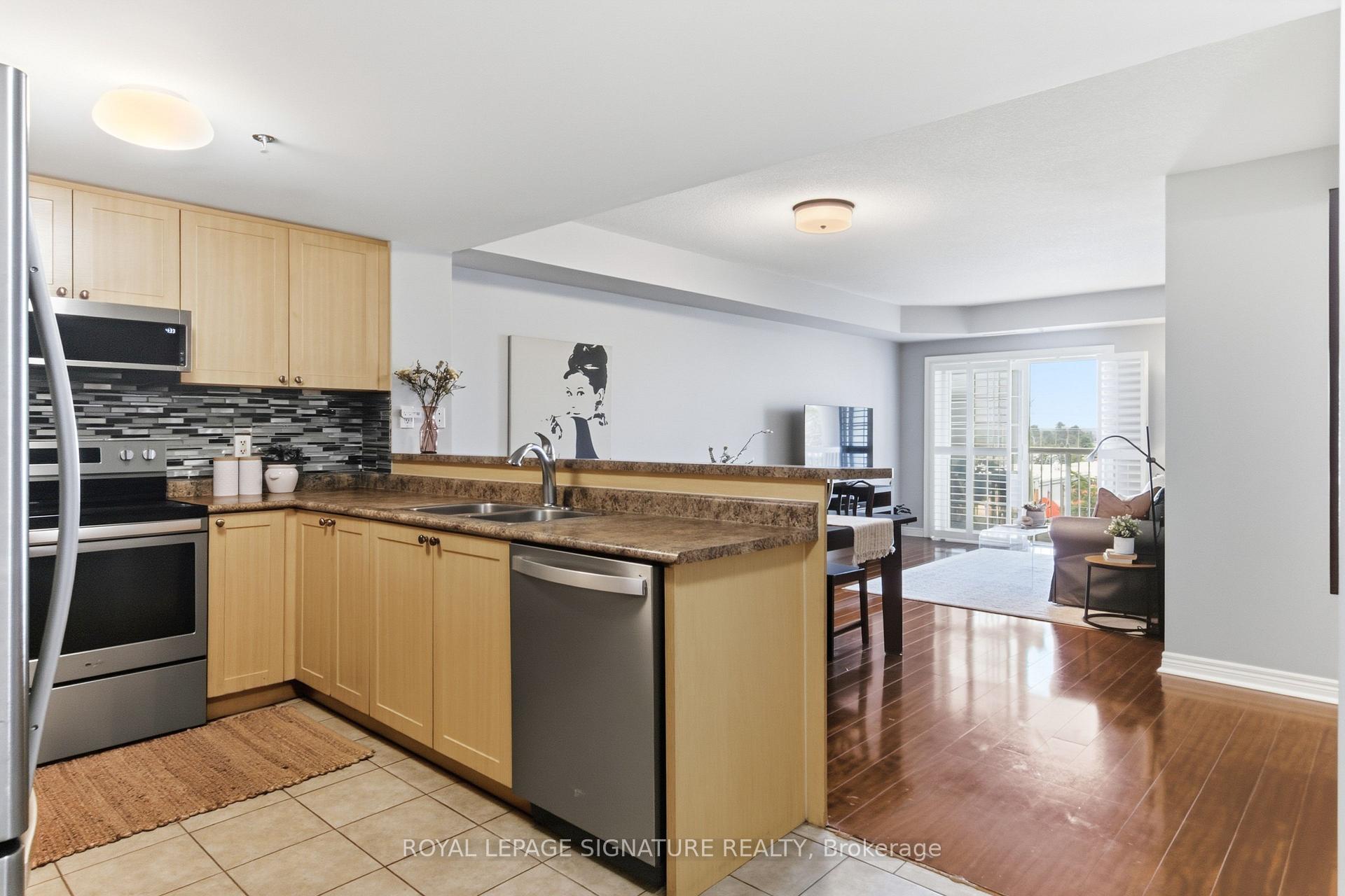 Photo 4 of Unit 407, 7428 Markham Road, Markham, Middlefield — HOMEH