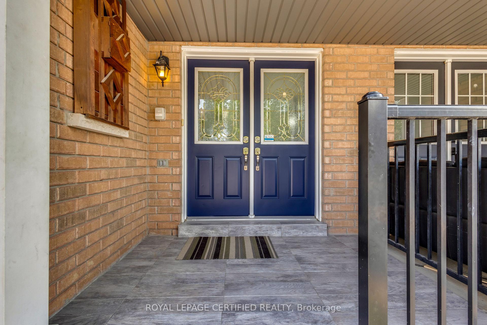 Photo 3 of 56 Pefferlaw Circle, Brampton, Bram West — HOMEH