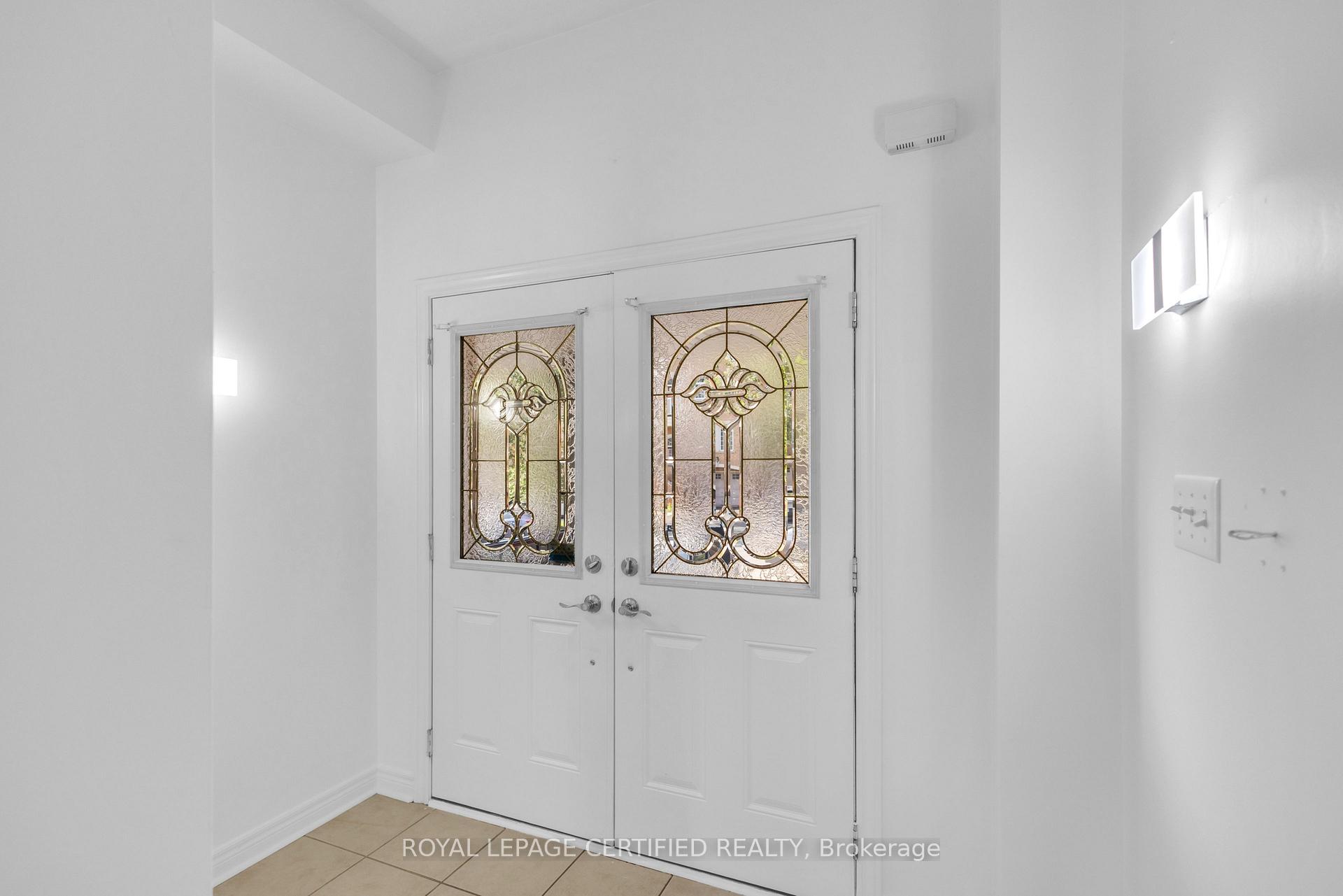 Photo 4 of 56 Pefferlaw Circle, Brampton, Bram West — HOMEH