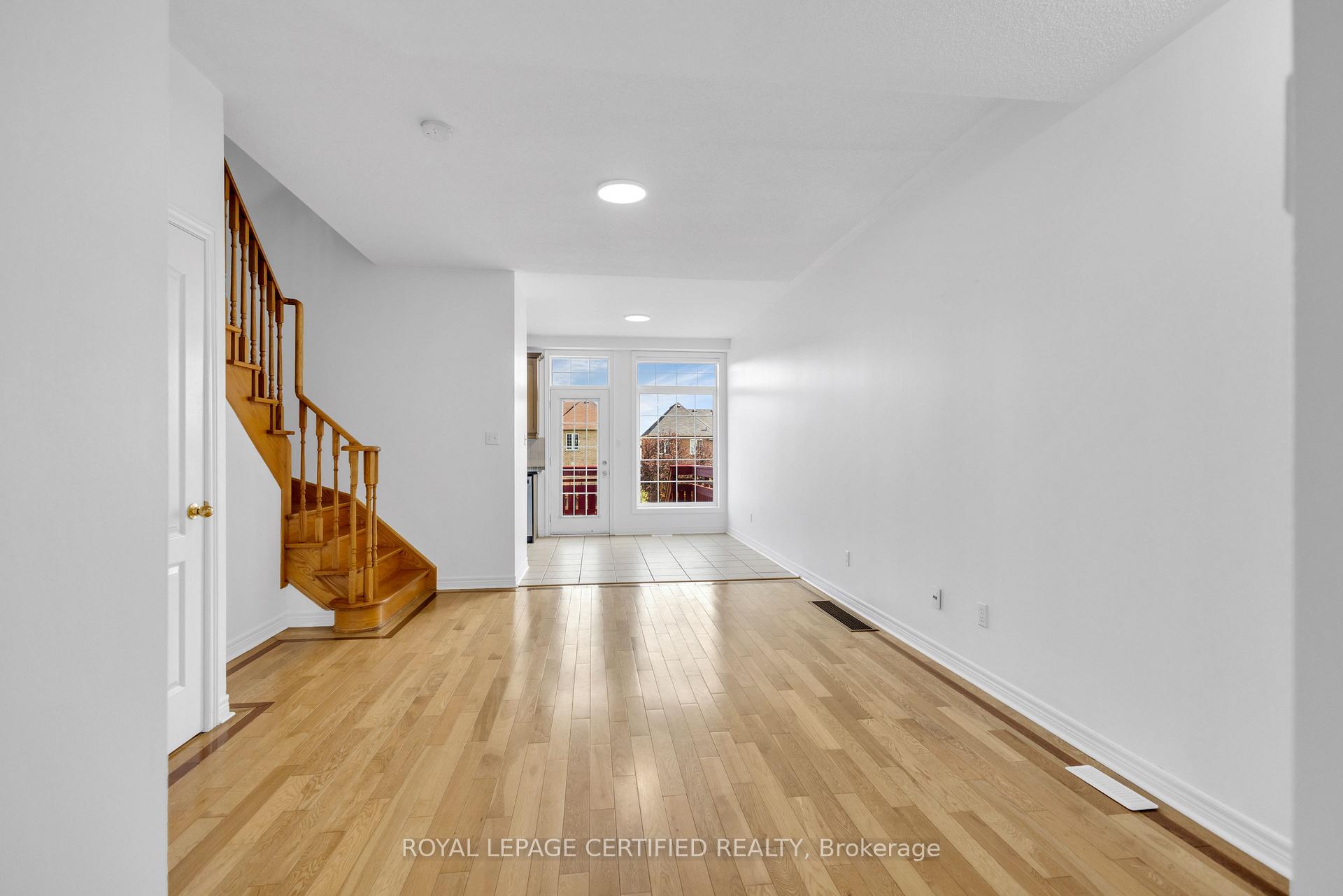 Photo 6 of 56 Pefferlaw Circle, Brampton, Bram West — HOMEH