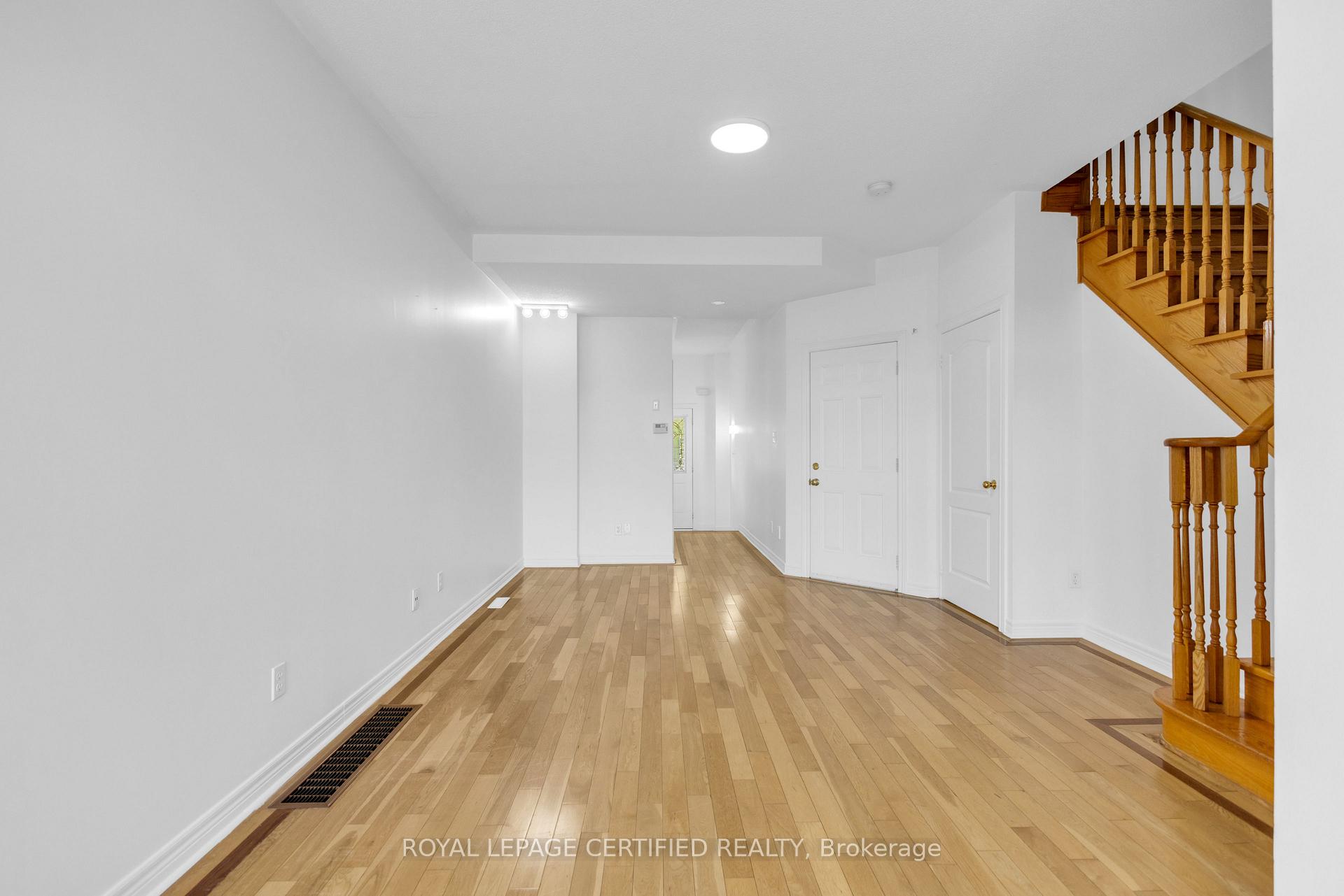Photo 7 of 56 Pefferlaw Circle, Brampton, Bram West — HOMEH