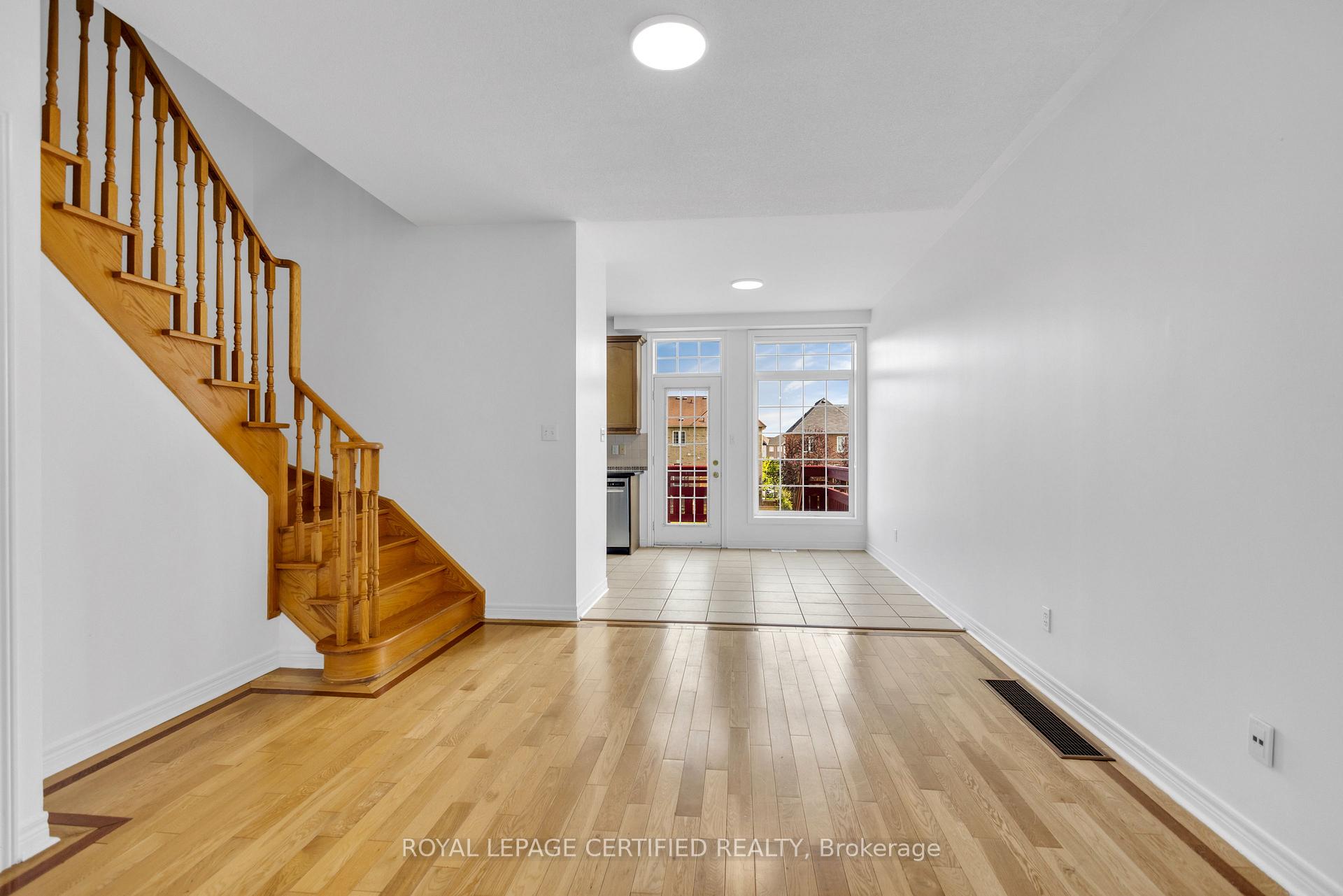 Photo 8 of 56 Pefferlaw Circle, Brampton, Bram West — HOMEH