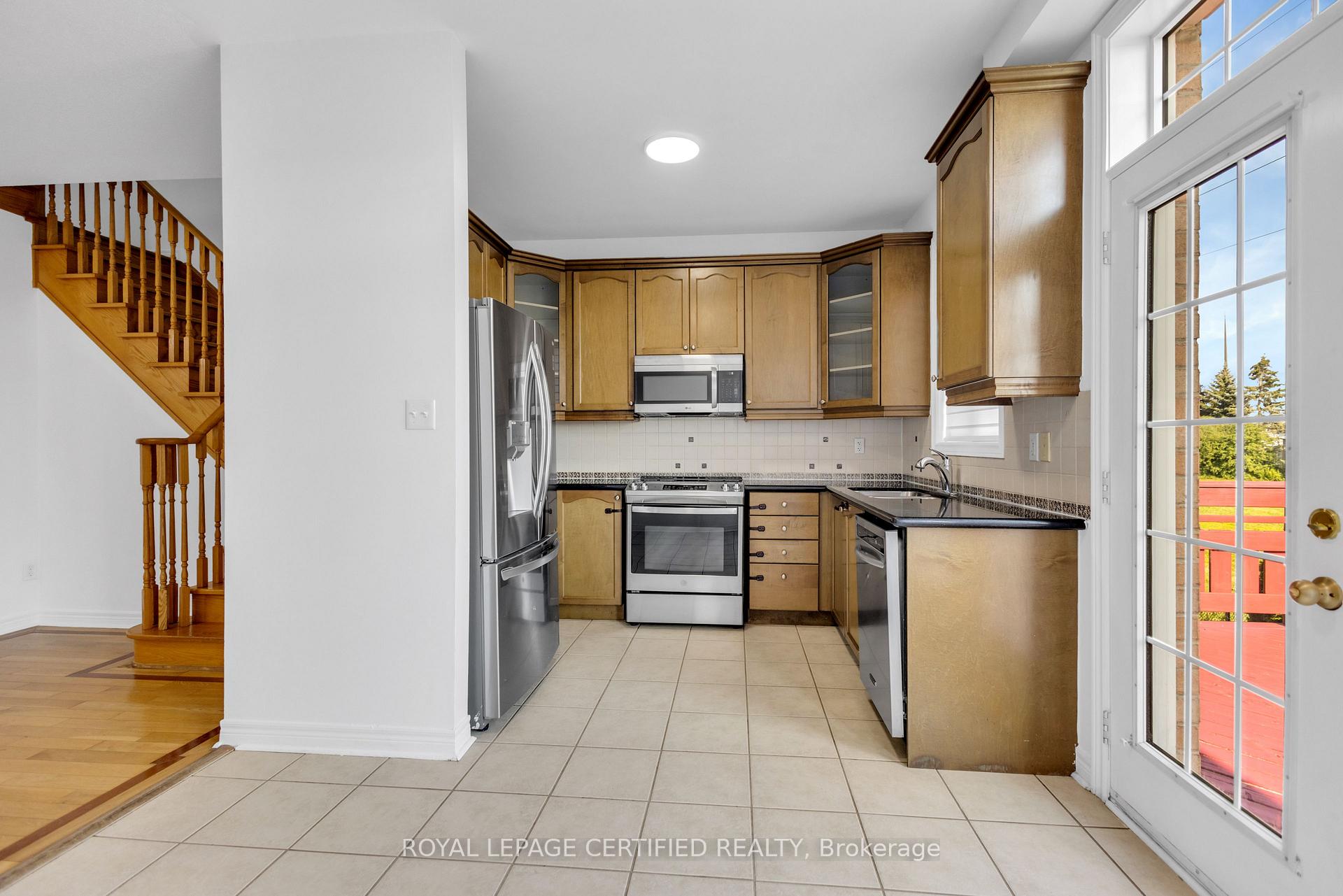 Photo 9 of 56 Pefferlaw Circle, Brampton, Bram West — HOMEH
