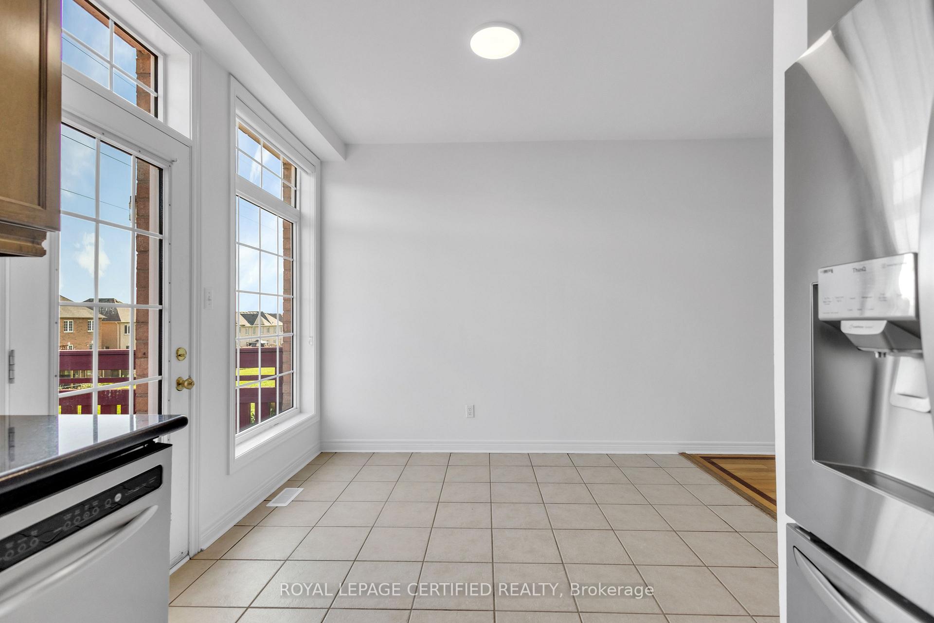 Photo 11 of 56 Pefferlaw Circle, Brampton, Bram West — HOMEH