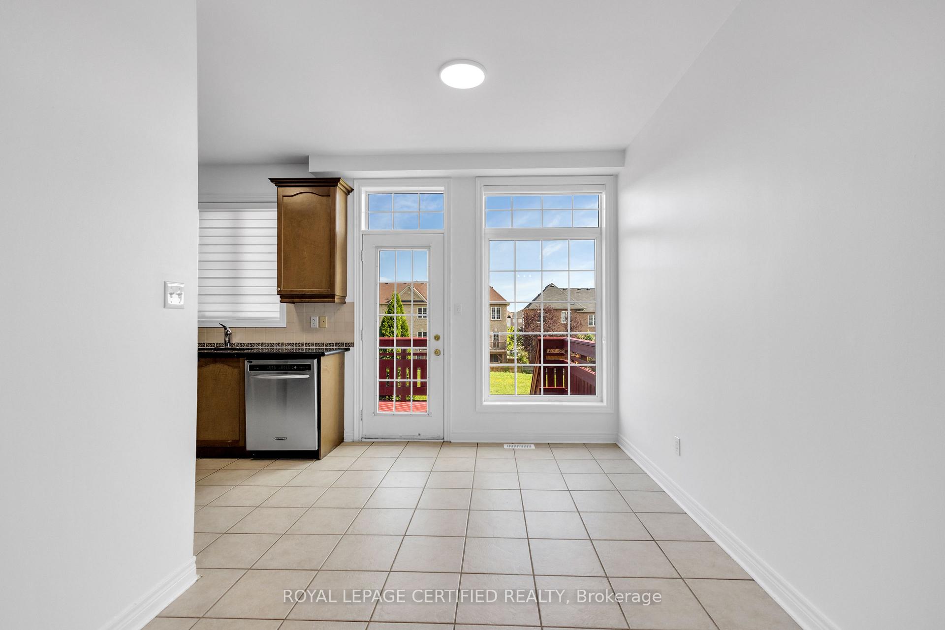 Photo 12 of 56 Pefferlaw Circle, Brampton, Bram West — HOMEH