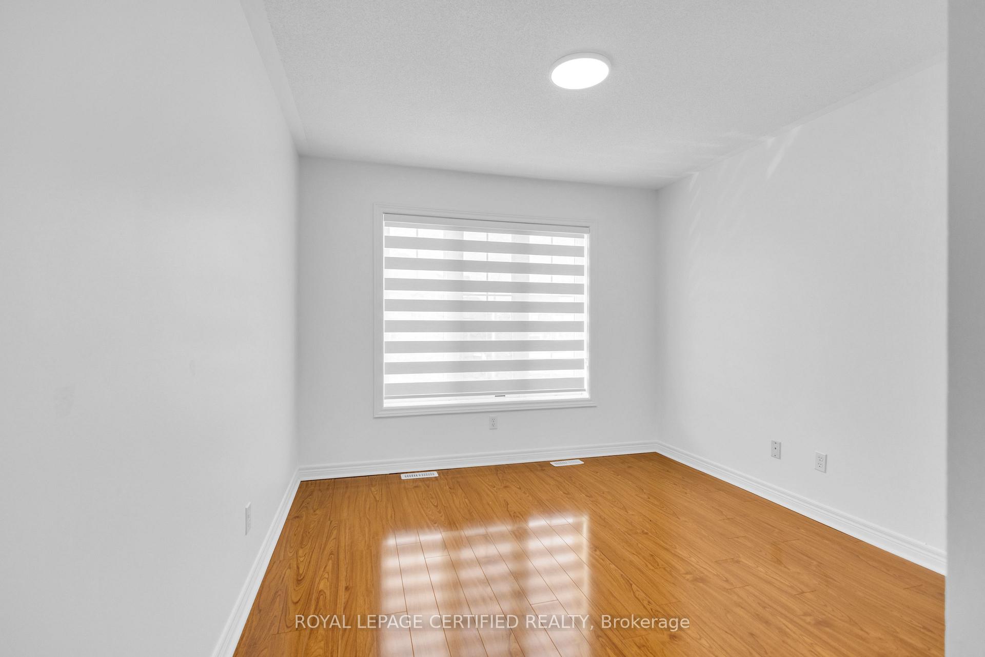 Photo 17 of 56 Pefferlaw Circle, Brampton, Bram West — HOMEH