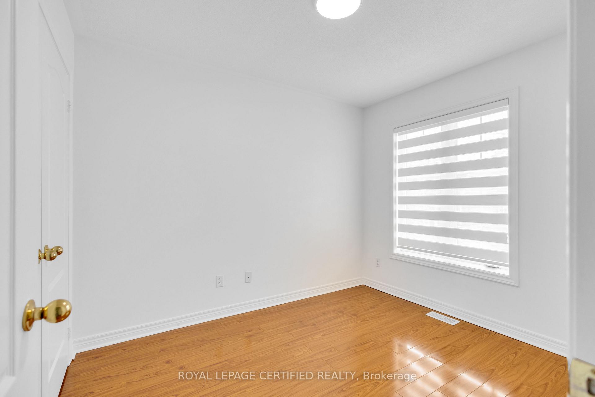Photo 19 of 56 Pefferlaw Circle, Brampton, Bram West — HOMEH