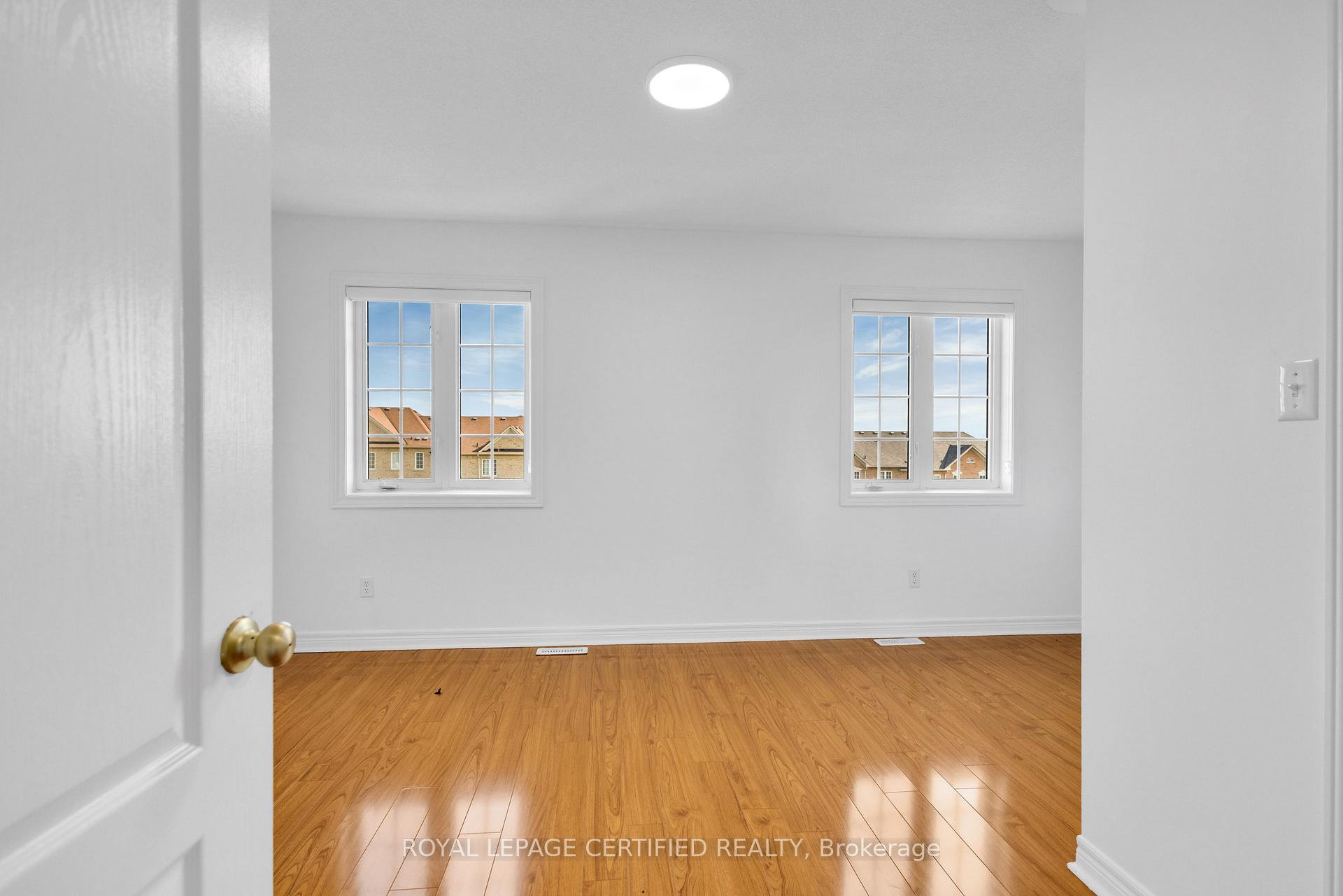 Photo 24 of 56 Pefferlaw Circle, Brampton, Bram West — HOMEH
