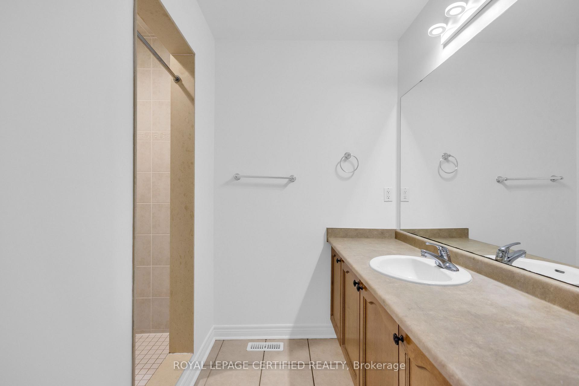 Photo 30 of 56 Pefferlaw Circle, Brampton, Bram West — HOMEH