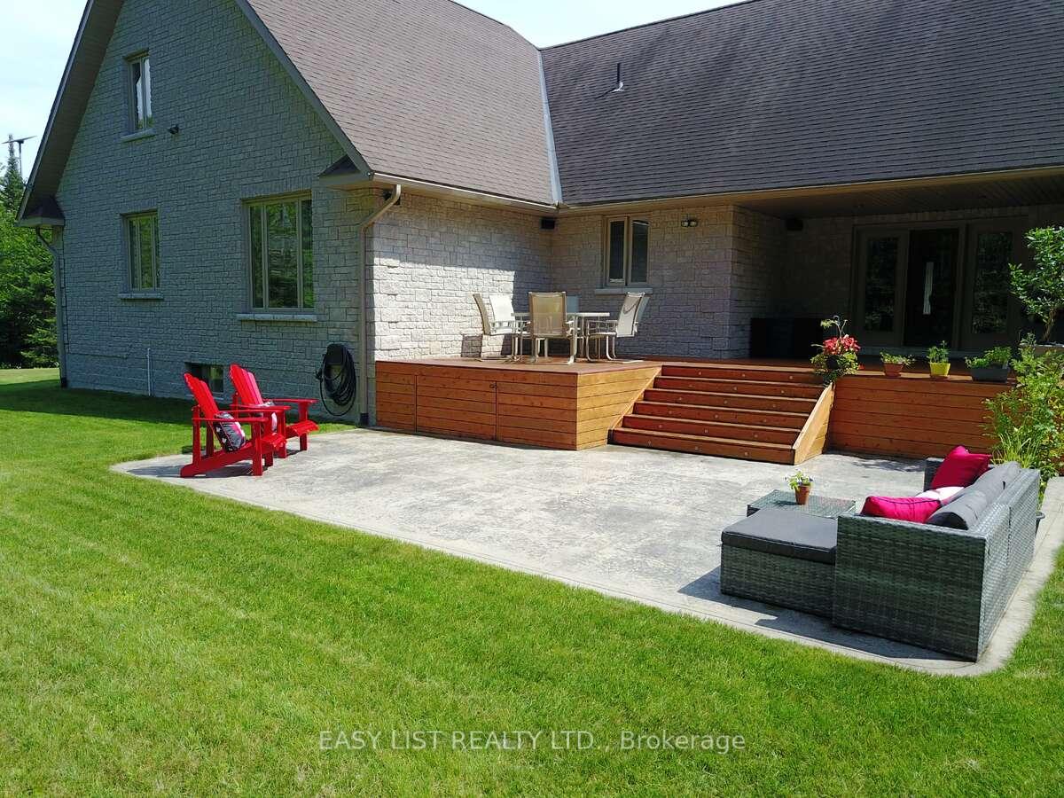 Photo 2 of 110 Monck Square, Laurentian Hills, Chalk River and Laurentian Hills South — HOMEH