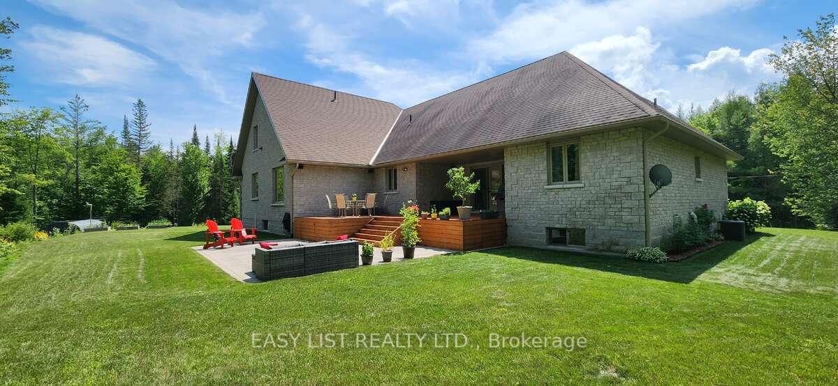 Photo 3 of 110 Monck Square, Laurentian Hills, Chalk River and Laurentian Hills South — HOMEH
