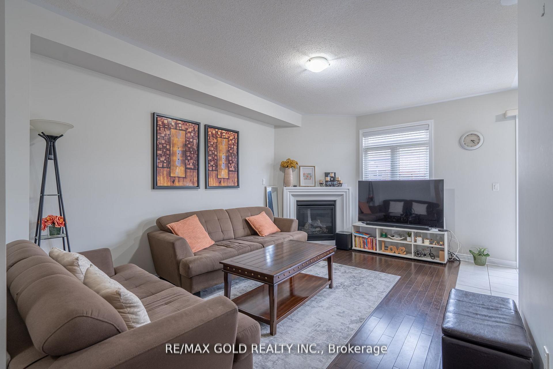 Photo 5 of 65 Villadowns Trail, Brampton, Sandringham-Wellington North — HOMEH