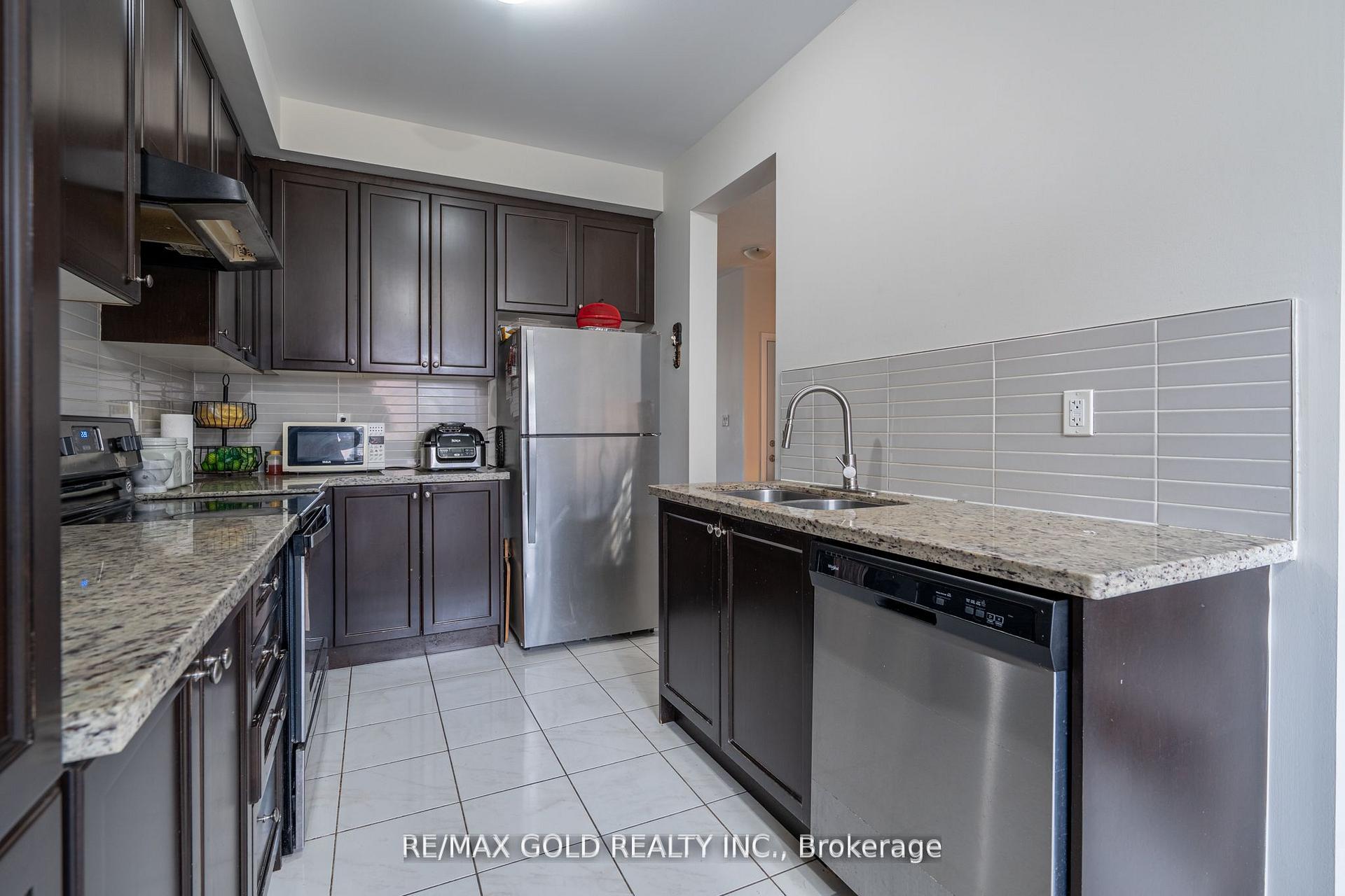 Photo 10 of 65 Villadowns Trail, Brampton, Sandringham-Wellington North — HOMEH