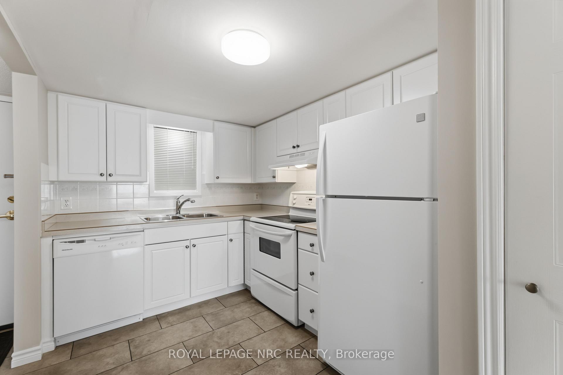 Photo 13 of Unit 220, 3420 Frederick Avenue, Lincoln, Lincoln-Jordan/Vineland — HOMEH