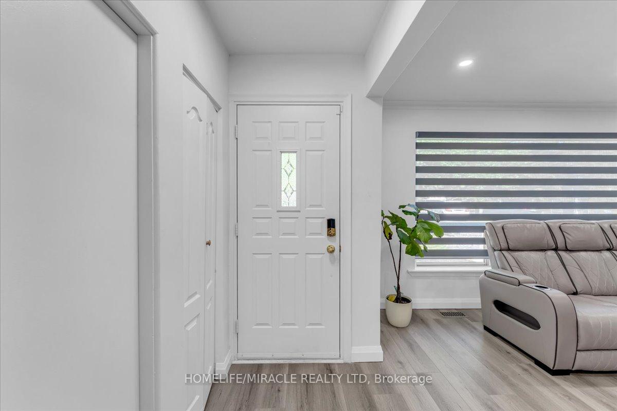 Photo 4 of 1238 Pharmacy Avenue, Scarborough, Wexford-Maryvale — HOMEH