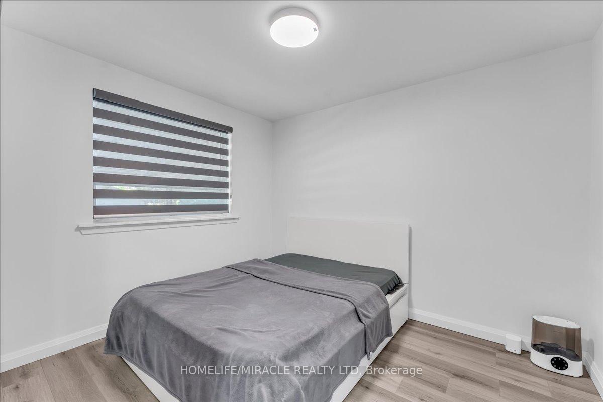 Photo 11 of 1238 Pharmacy Avenue, Scarborough, Wexford-Maryvale — HOMEH