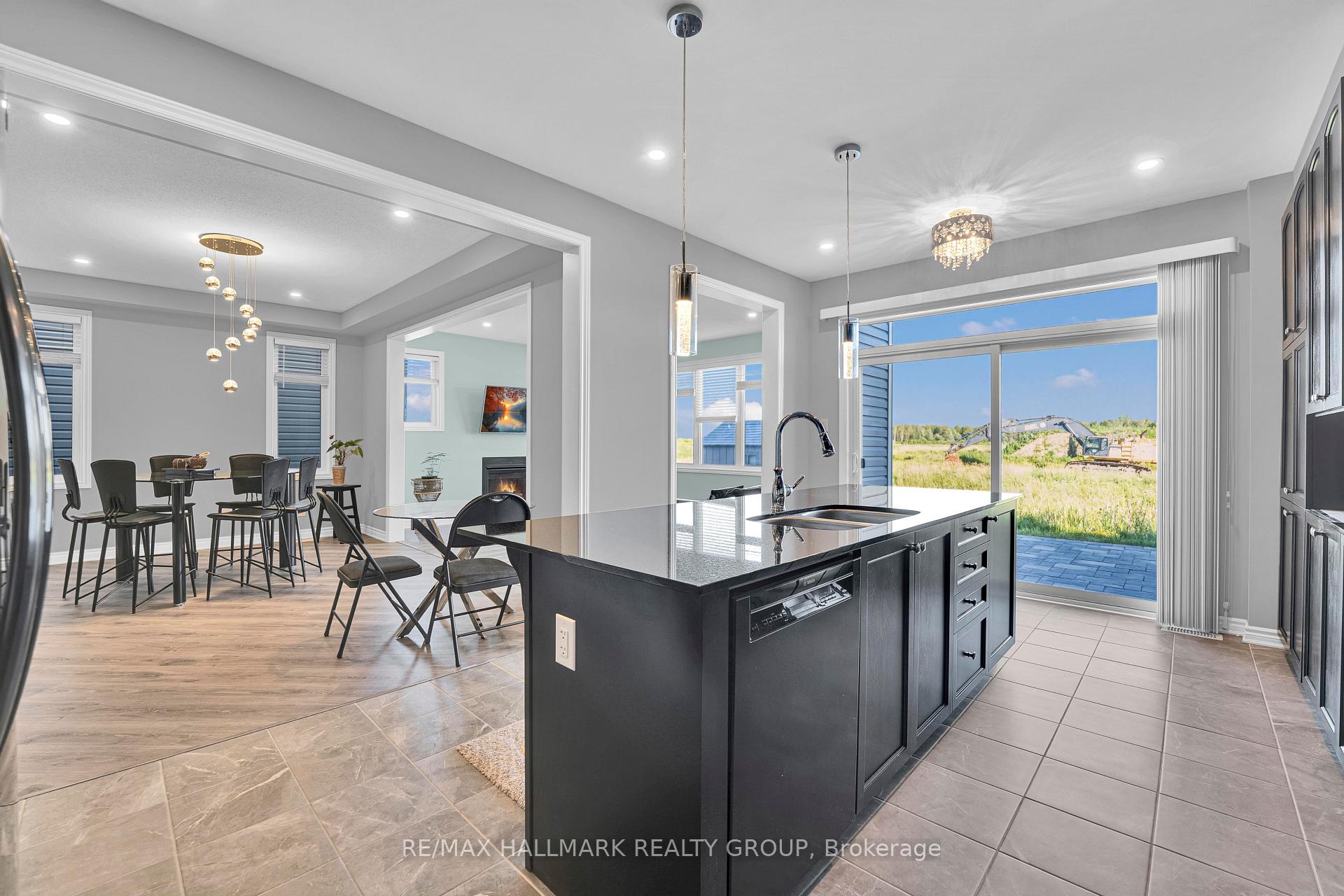 Photo 6 of 305 Sweetclover Way, Ottawa, Avalon West — HOMEH